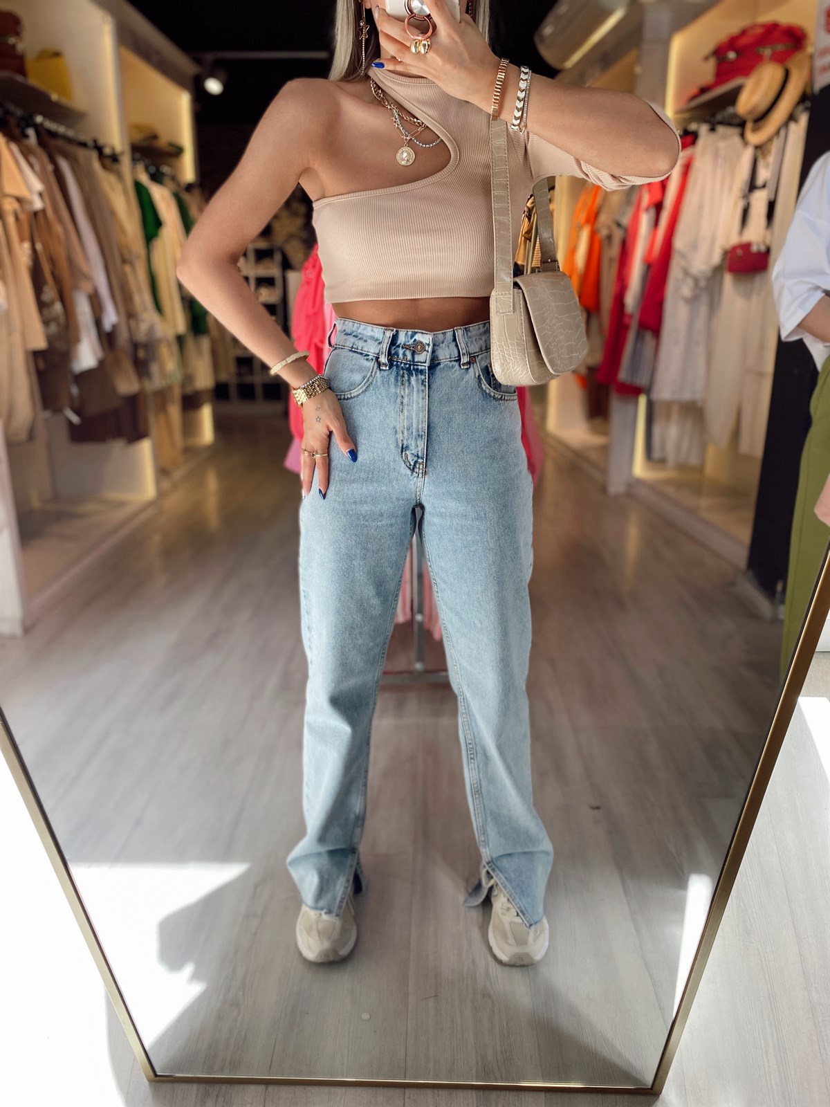 Açık Mavı Yırtmaçlı Bol Paça Jean