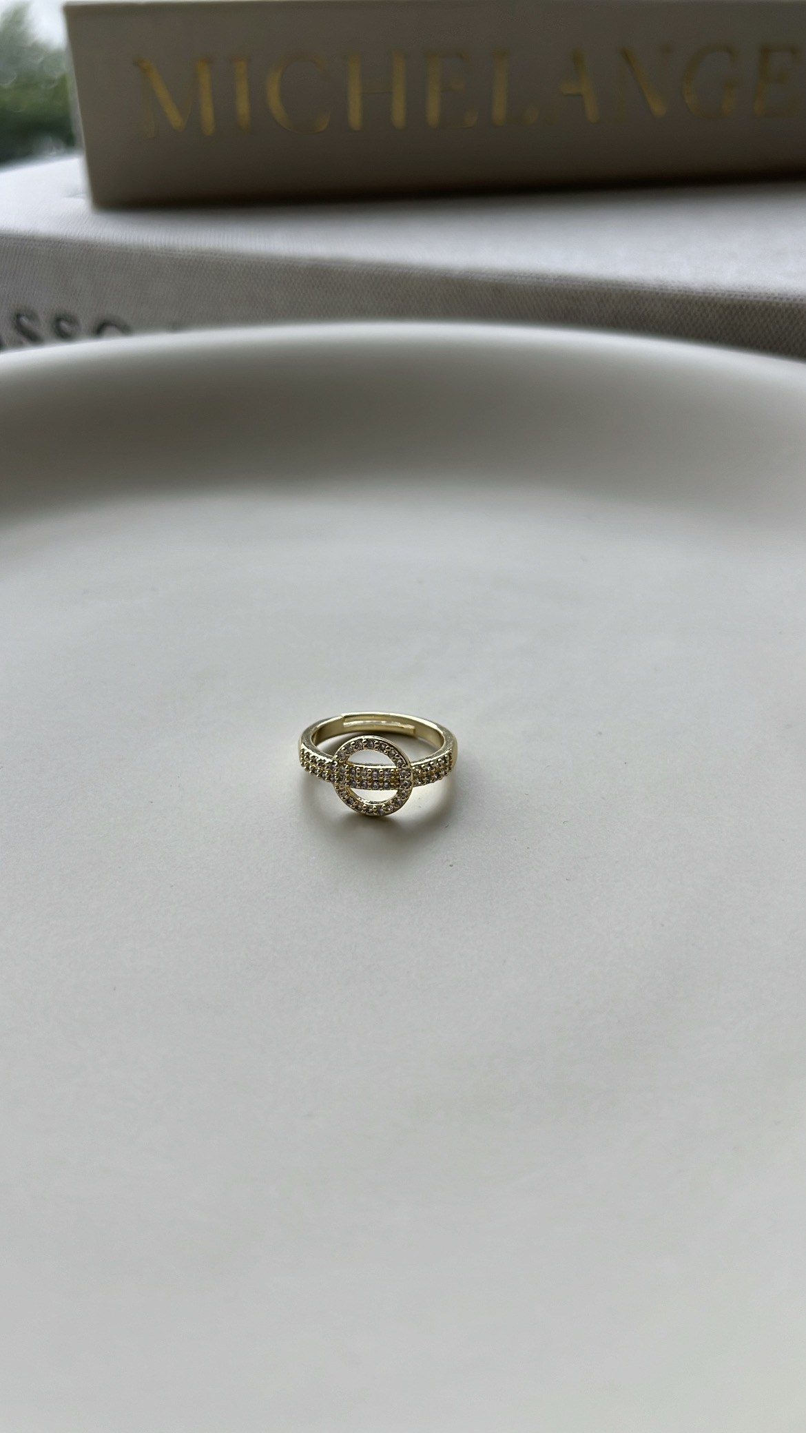 Gold Yuvarlak Model Taşlı Yüzük