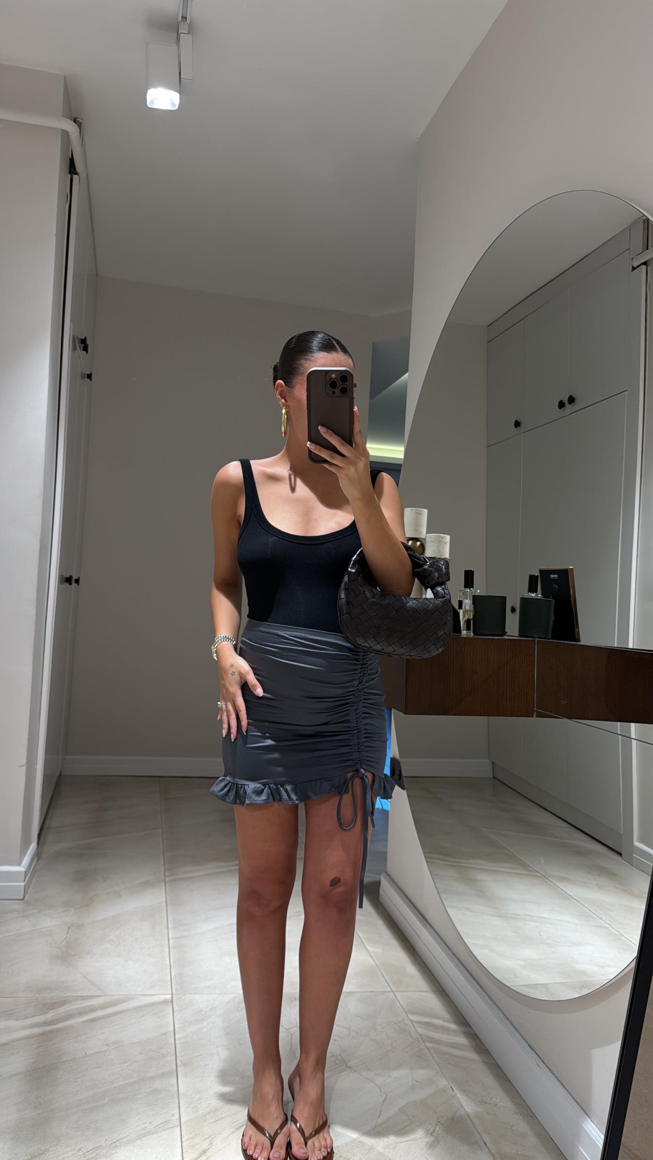 Antrasit Ön Büzgü Detaylı Fırfırlı Mini Etek