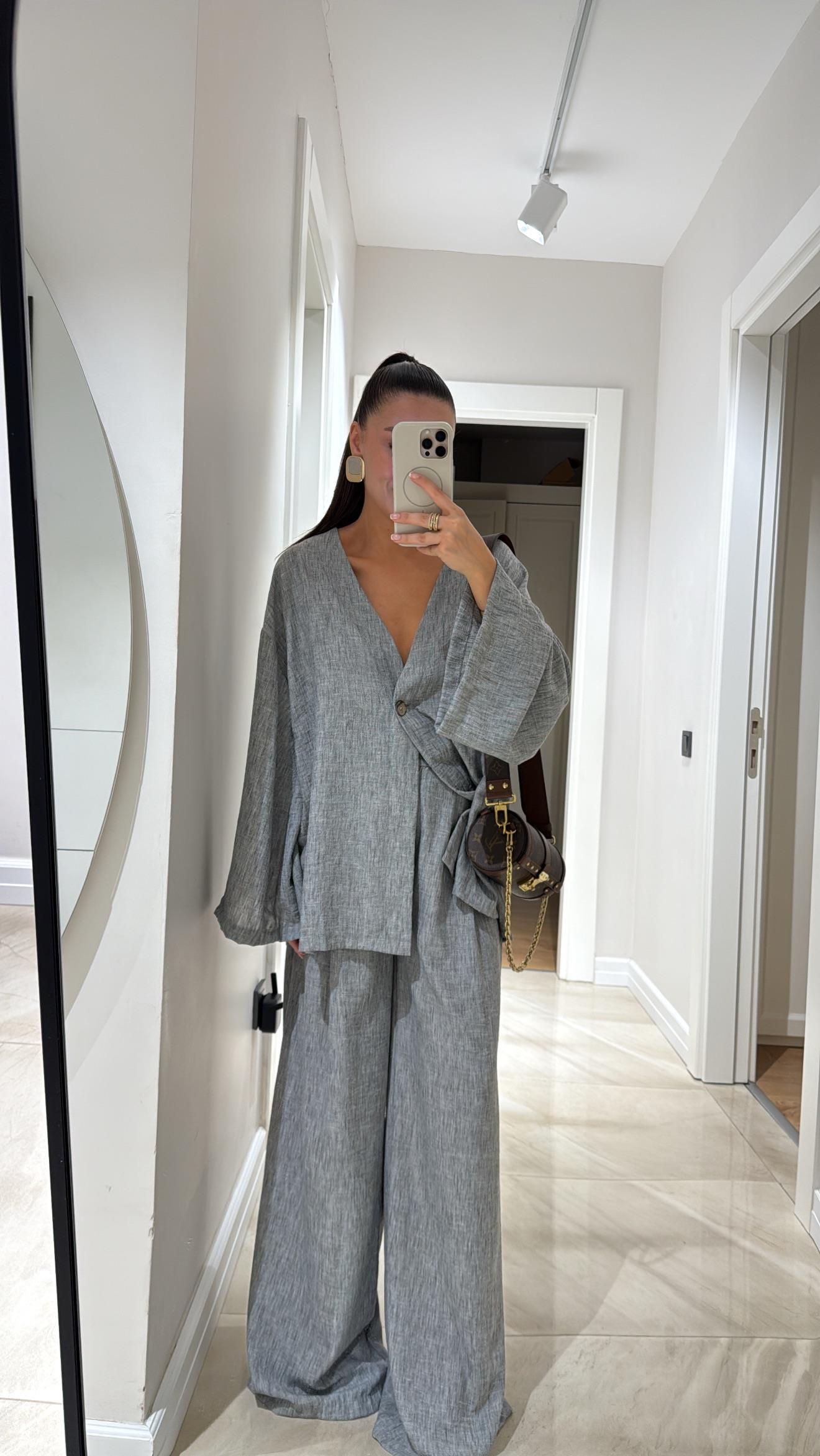 Gri Tek Düğme Detaylı Bluz Pantolon Takım