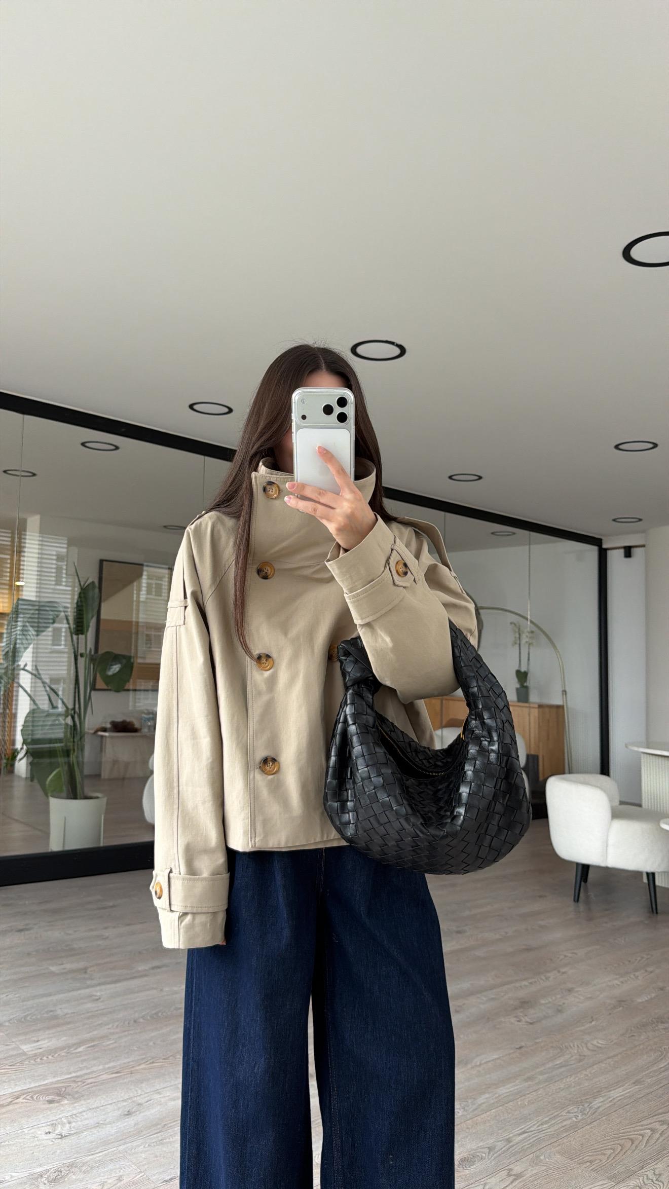 Bej Dik Yaka Kısa Trenç