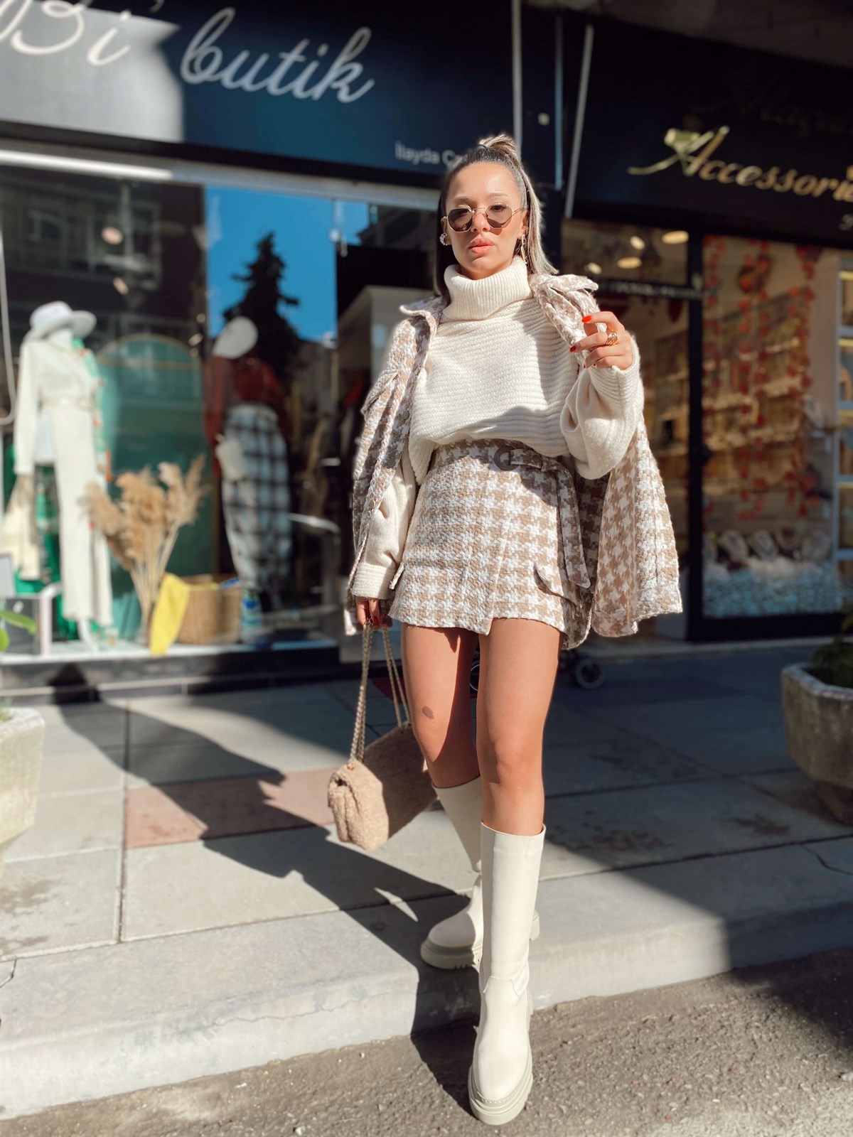 Bej Ekru Kemer Detaylı Şortlu Etek