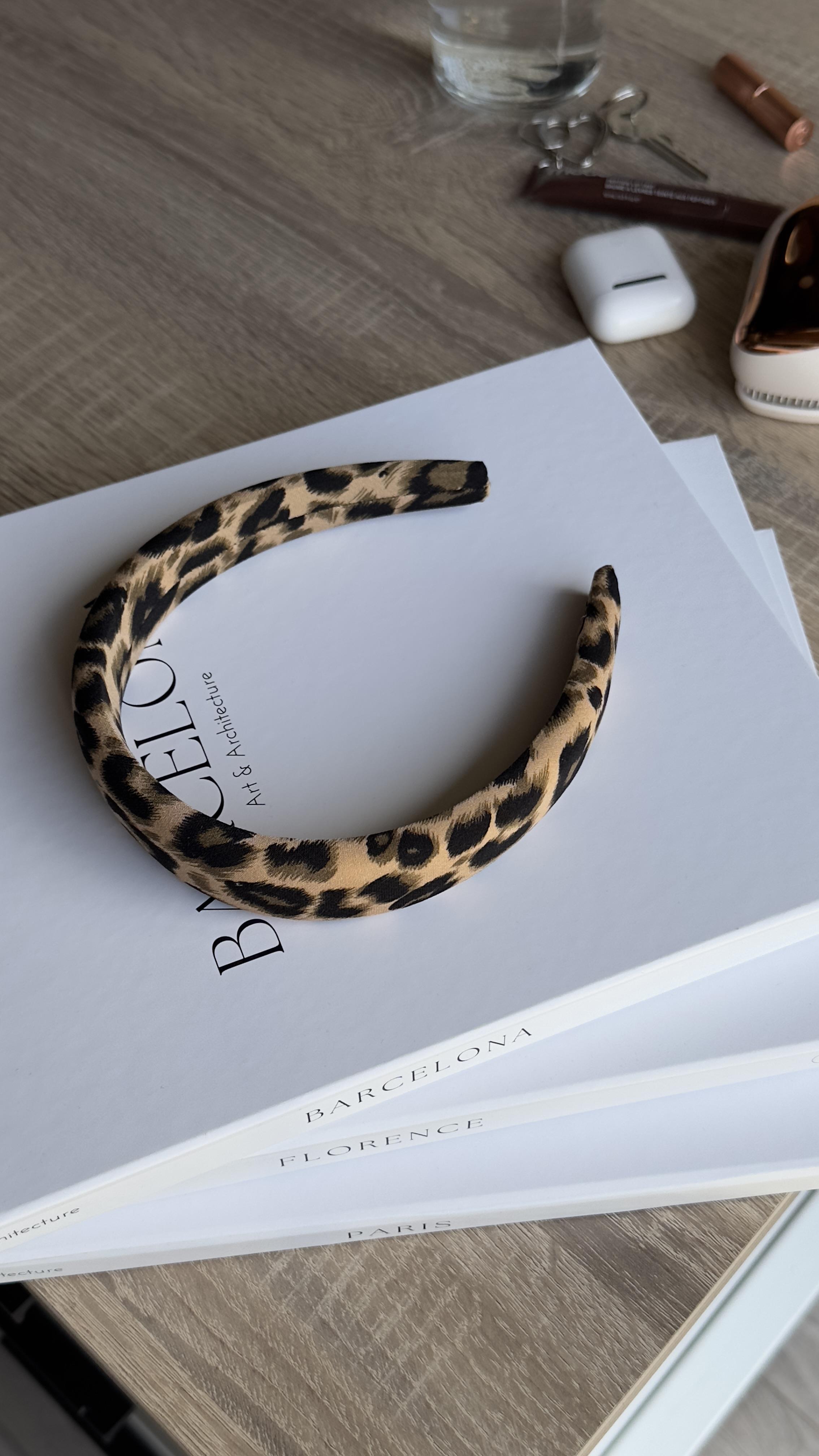 Bej Leopar Dolgulu Taç