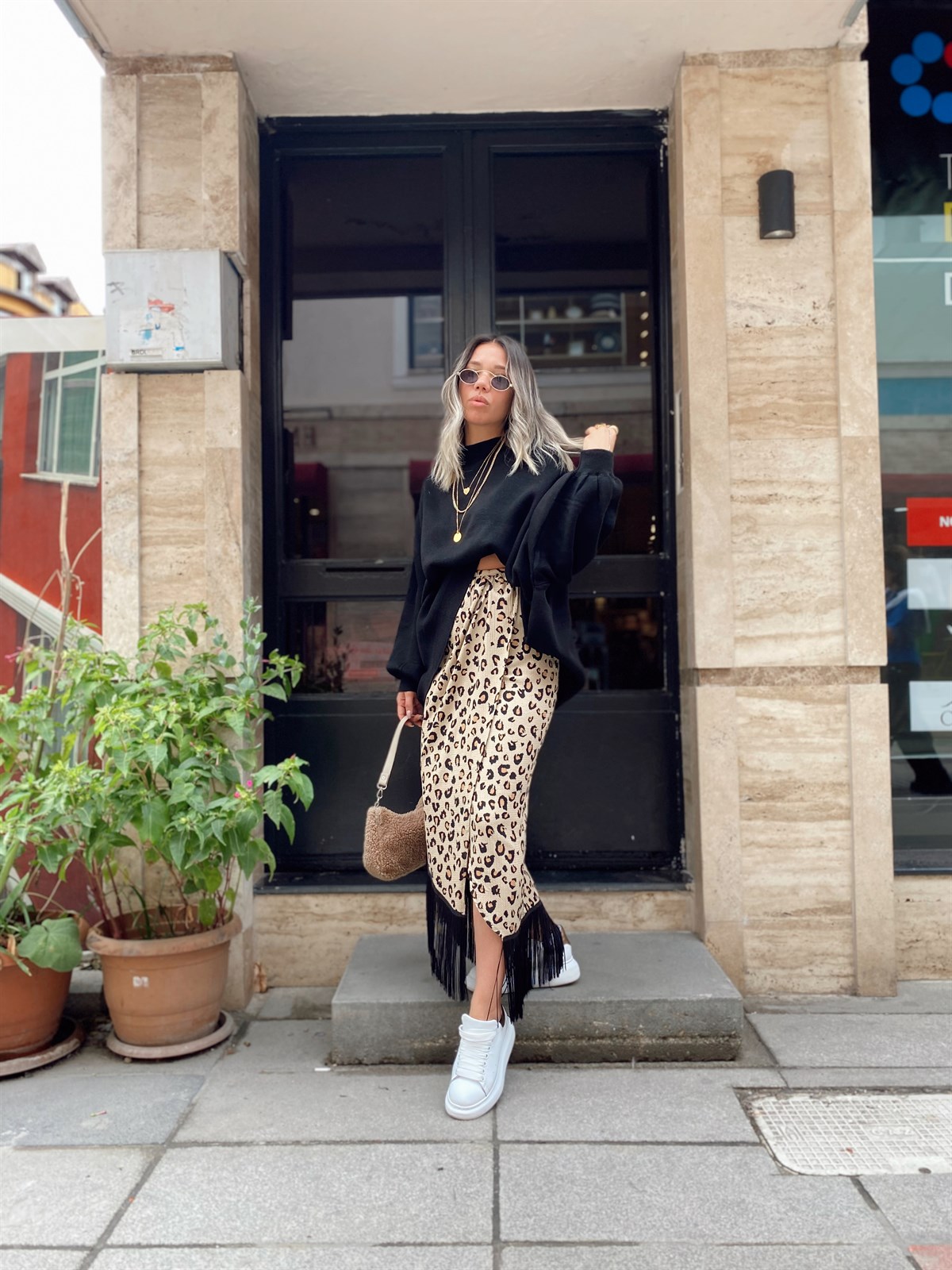 Bej Leopar Püskülü Ön Yırtmaçlı Etek 