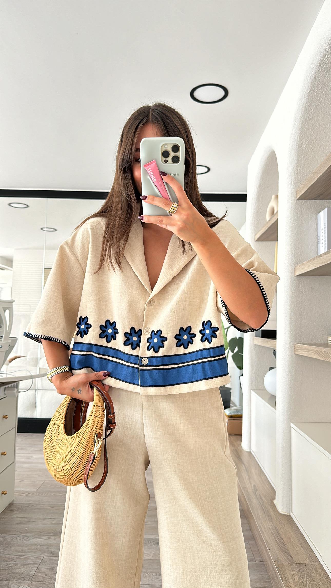 Bej Mavi Çiçek İşlemeli Crop Gömlek