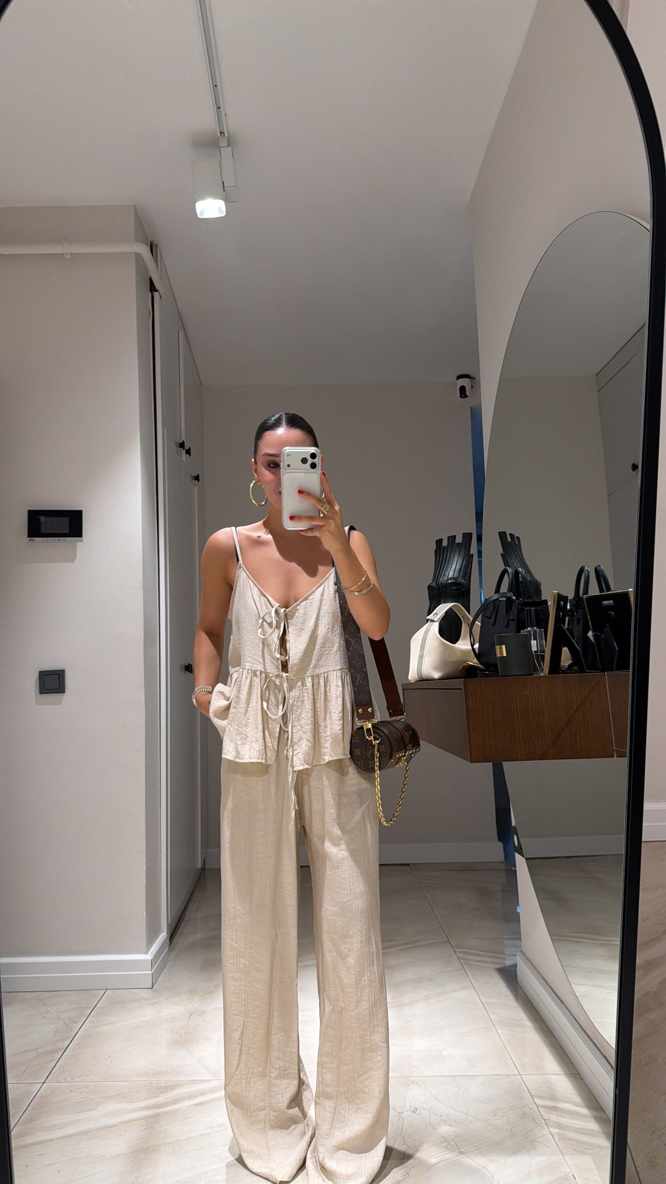 Bej Ön Bağlamalı Bluz Pantolon Takım 