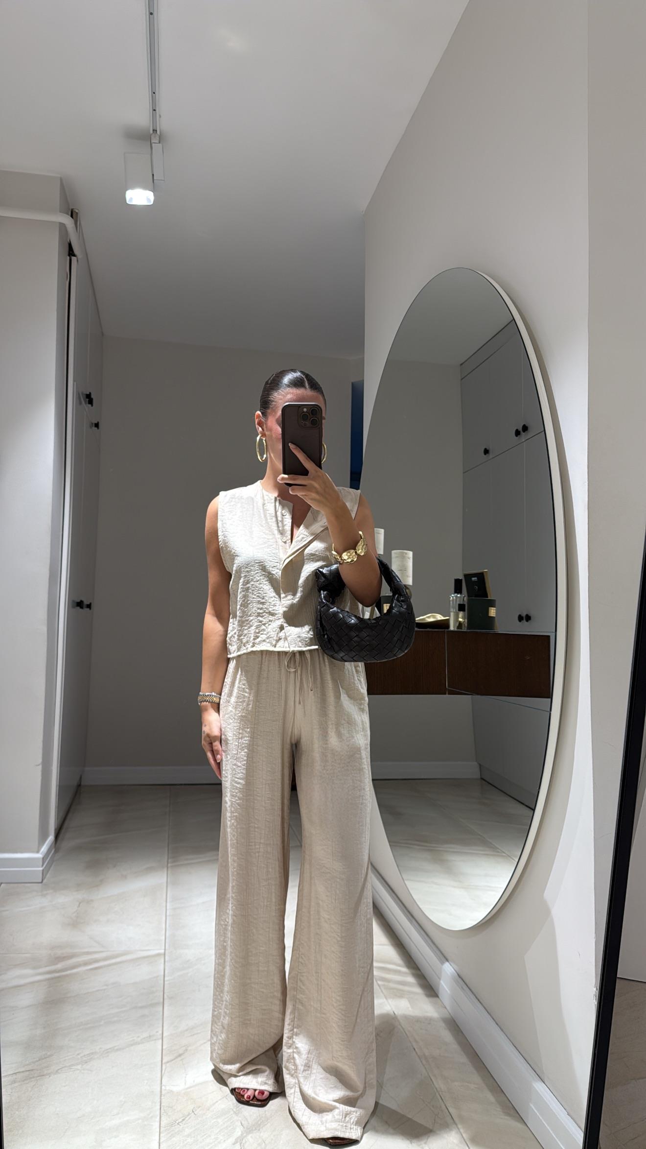 Bej Ön Düğmeli Yelekli Takım