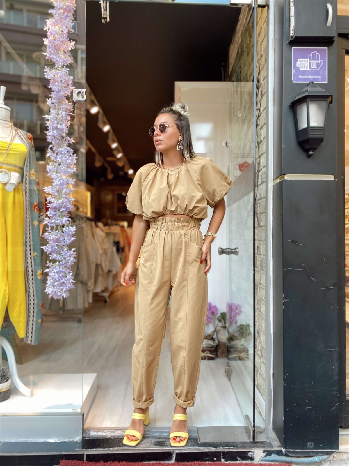 Bej Rengi Ön Detaylı Çift Cepli Tulum 