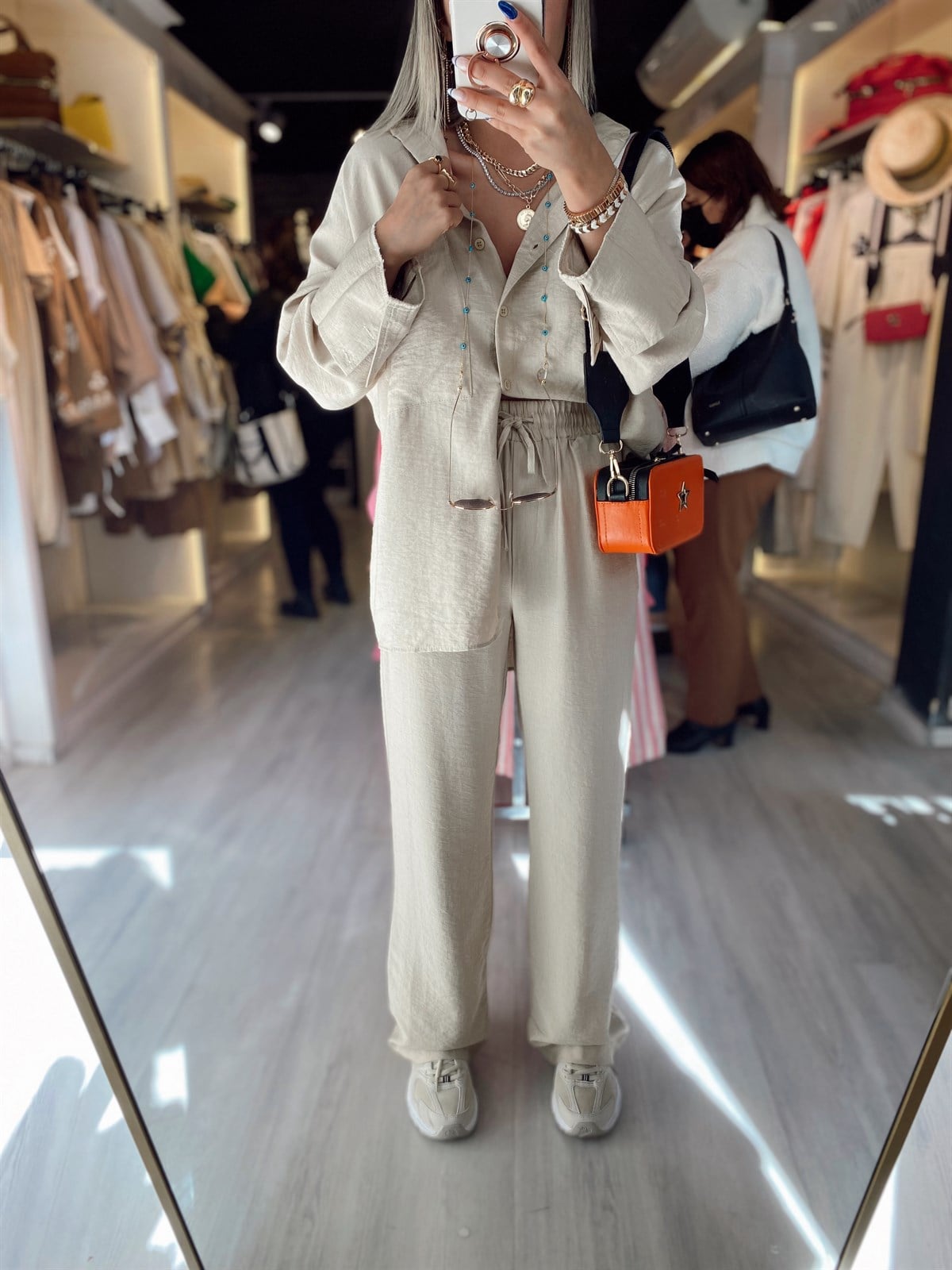 Bej Renk Hakim Yaka Tek Cepli Takım