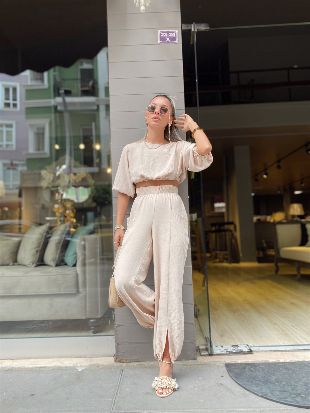 Bej Renk Paçası Yırtmaçlı Bluz Takım 