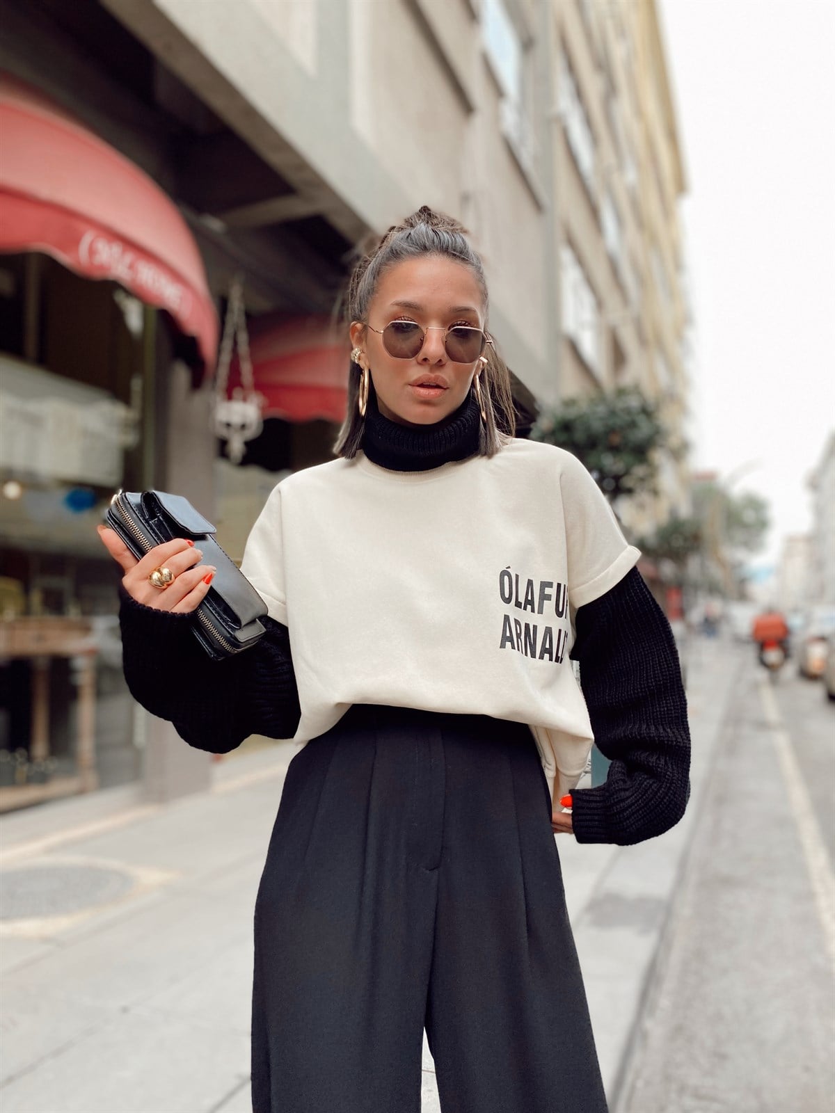 Bej Siyah Boğazlı Triko Detaylı Sweat