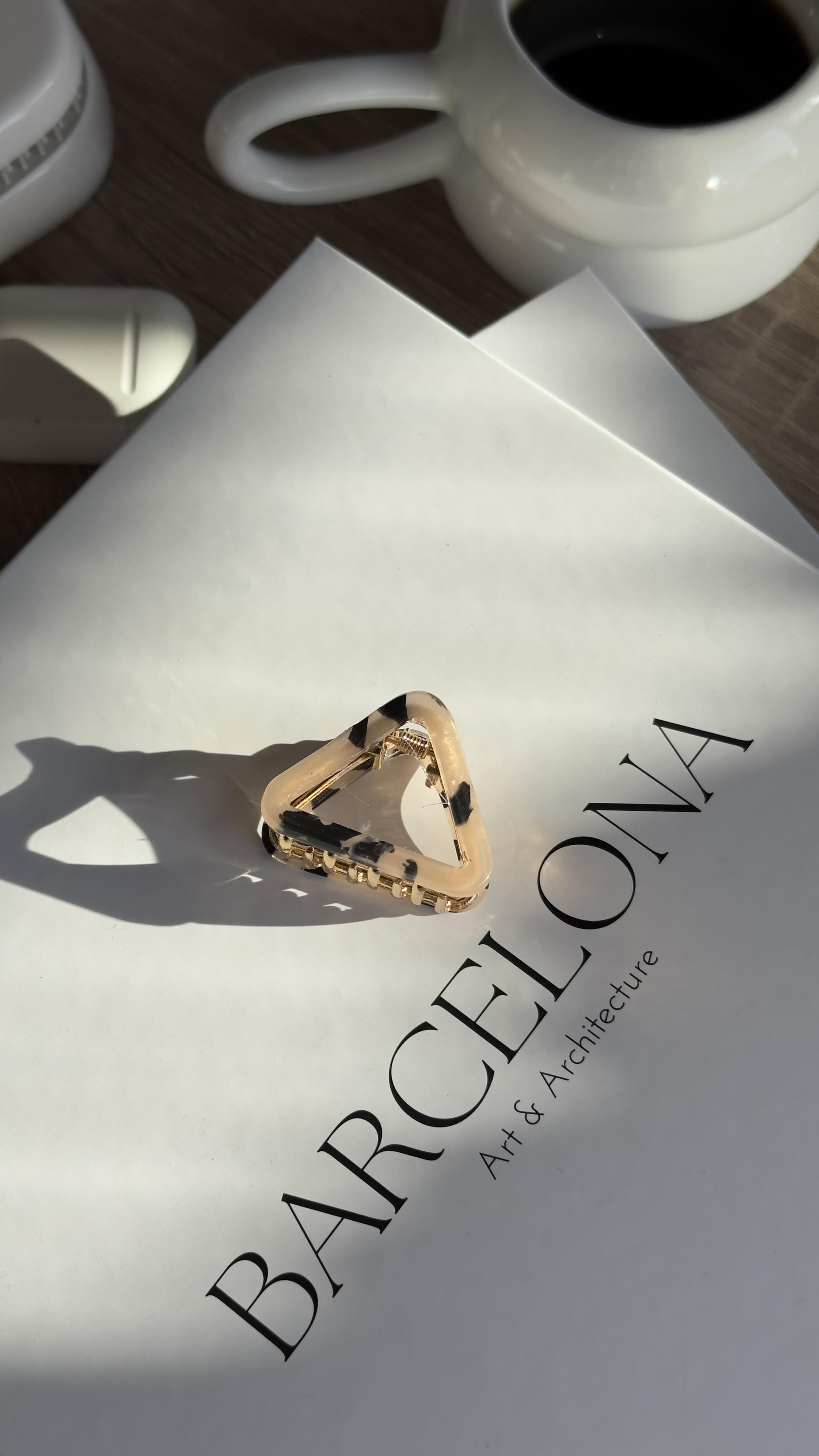 Bej Üçgen Kemik Mandal Toka 