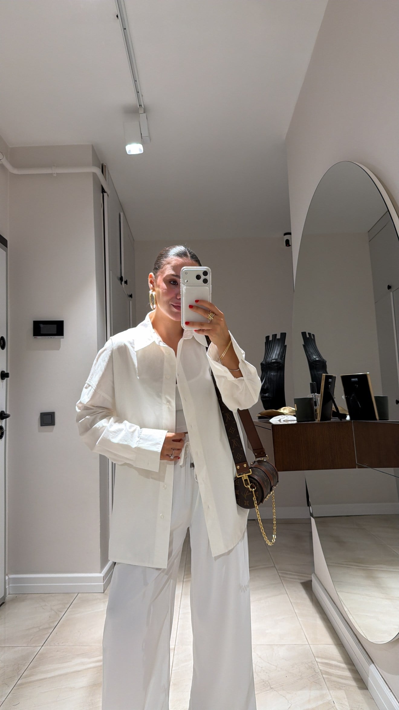 Beyaz Arka Ribana Detaylı Gömlek 
