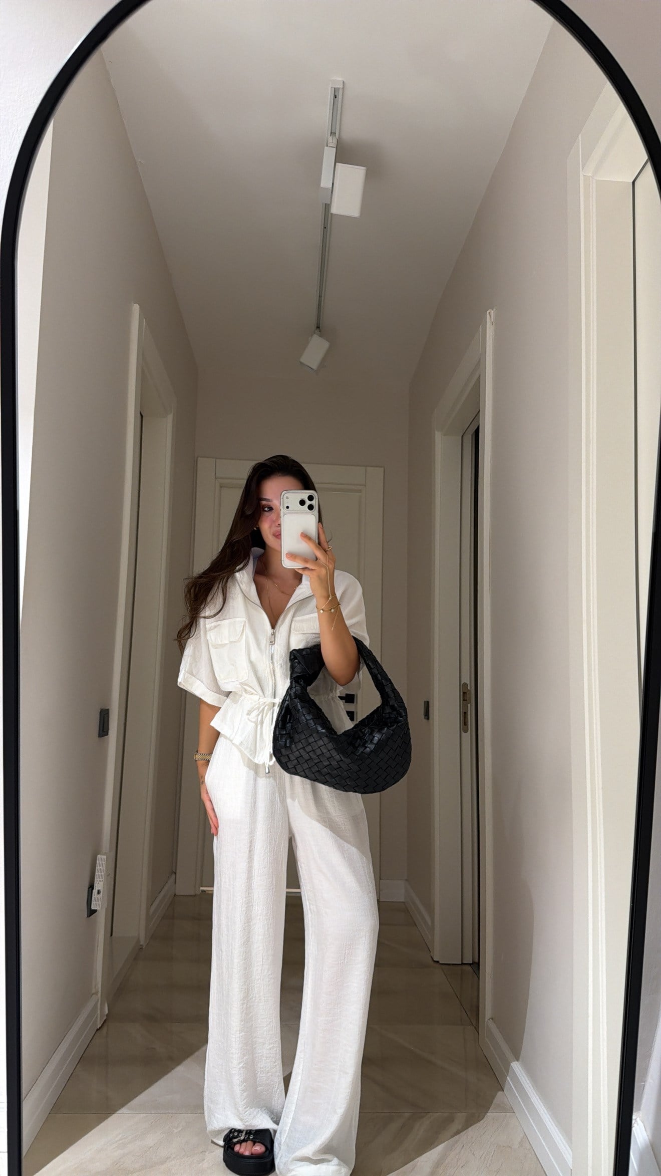 Beyaz Bel Büzgülü Fermuarlı Ceket Takım