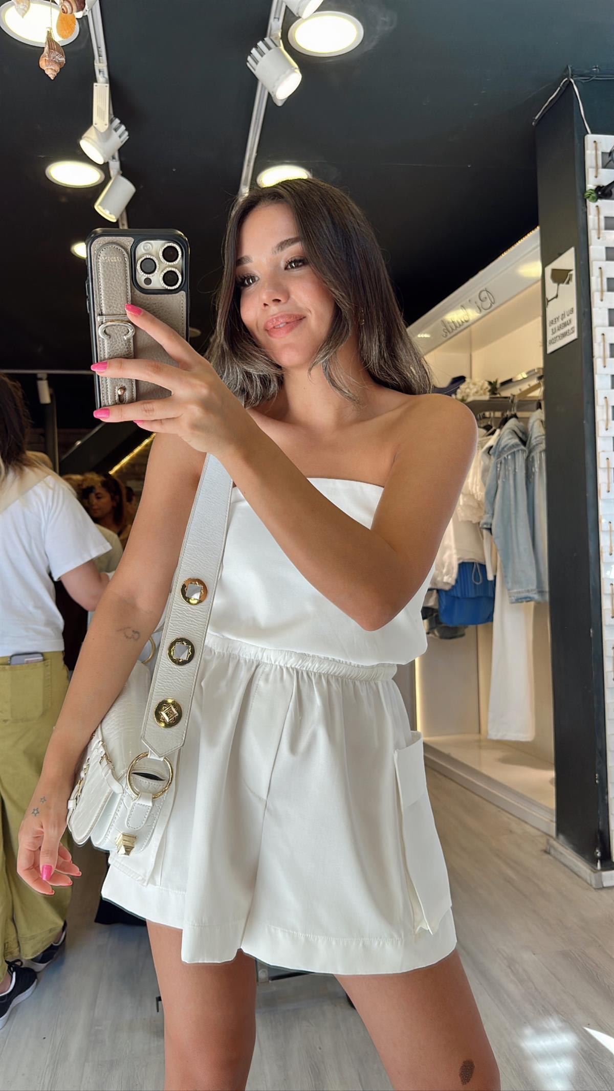 Beyaz Beli Lastikli Çift Cepli Şort Tulum 