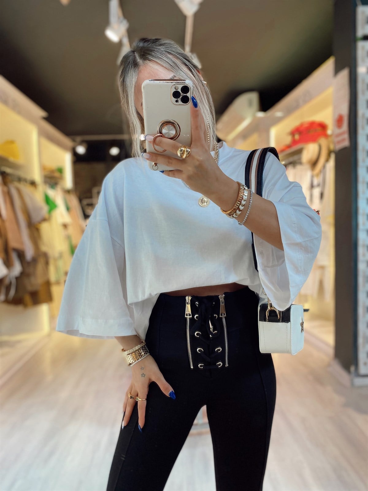Beyaz Bisiklet Yaka Rahat Kesim Tshirt 