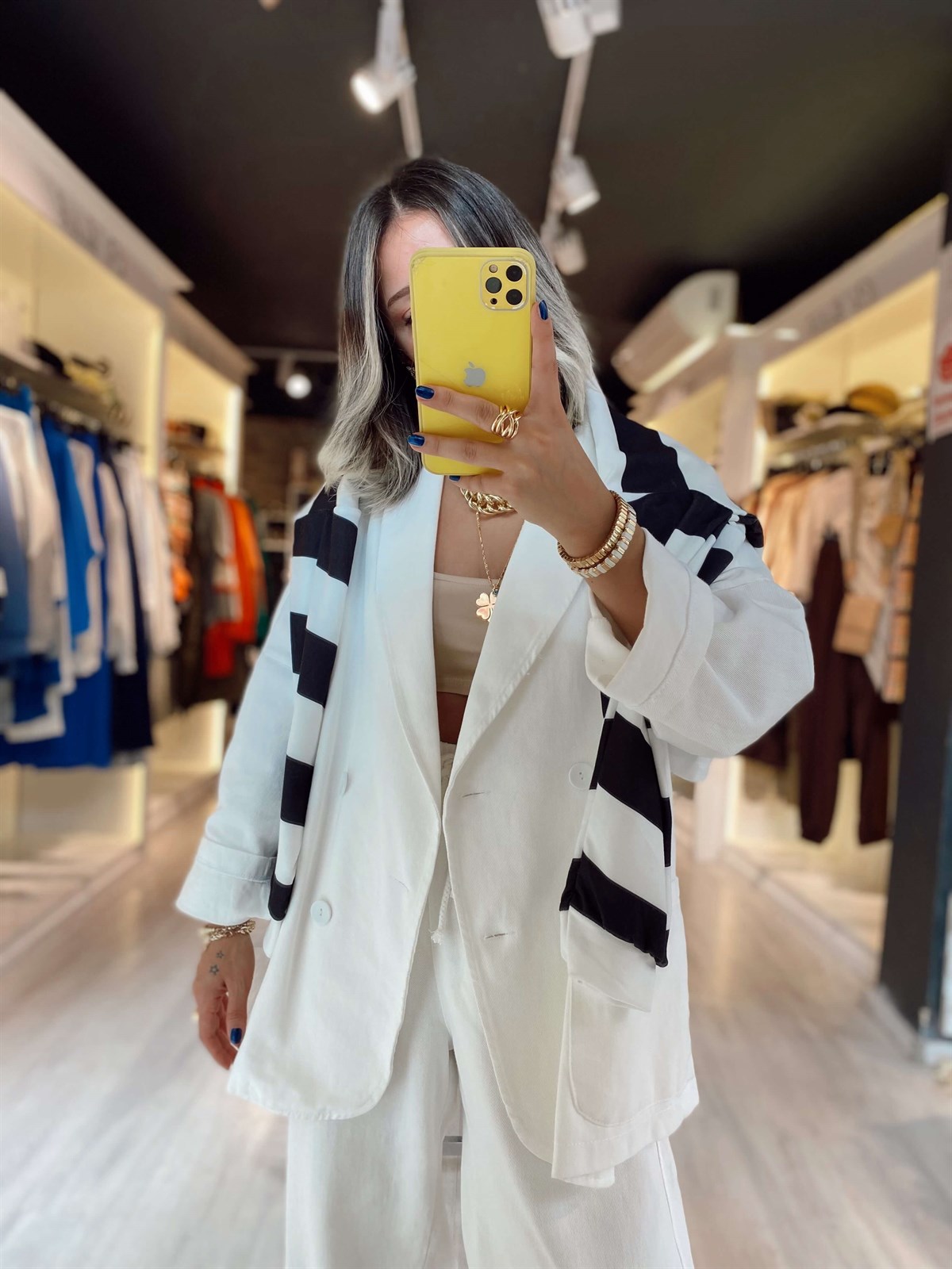 Beyaz Düğmeli Oversize Ceket