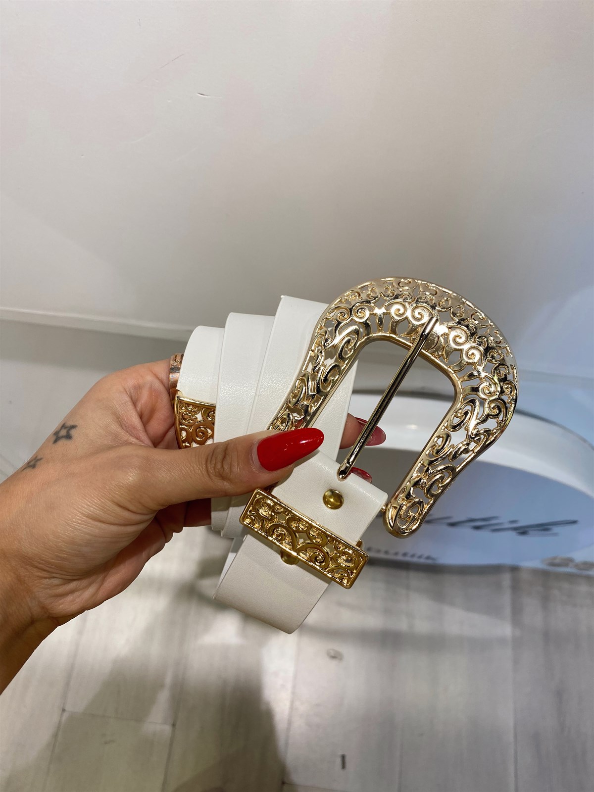 Beyaz Gold Detay Kemer