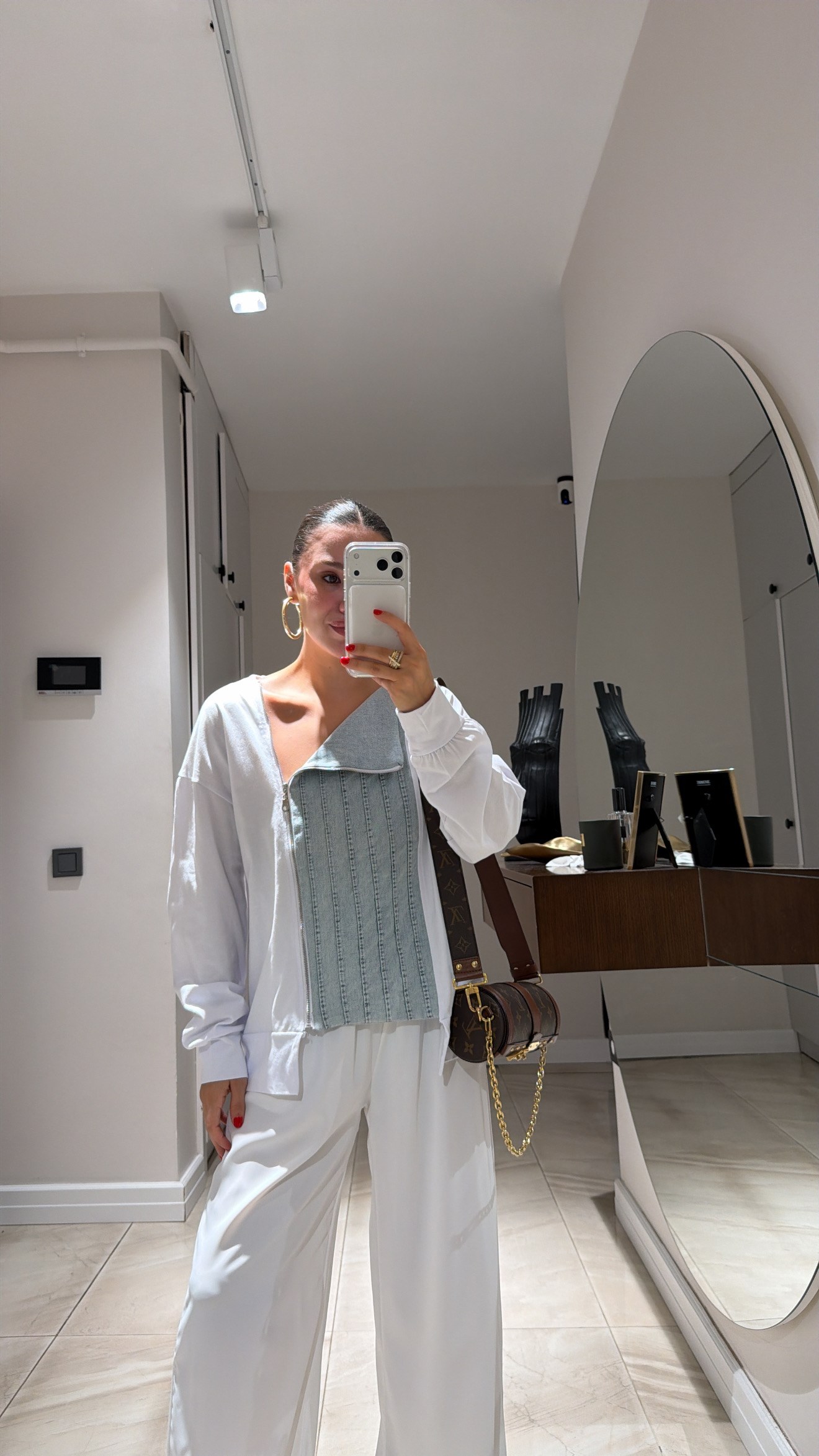 Beyaz Jean Detaylı Fermuarlı Sweat