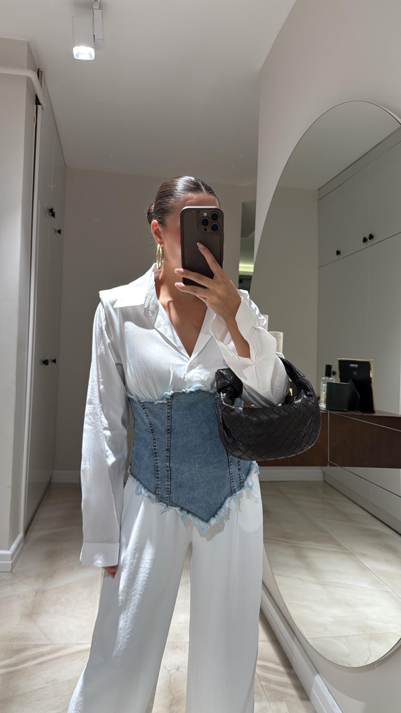 Beyaz Jean Detaylı Korse Tasarım Gömlek