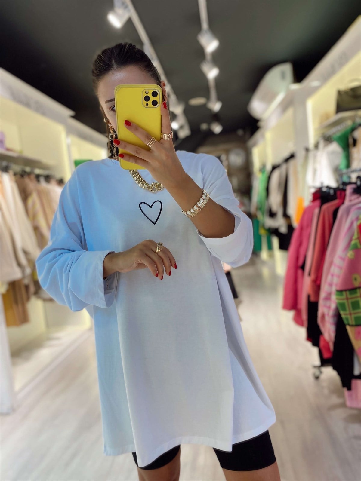 Beyaz Kalp Detaylı Bluz