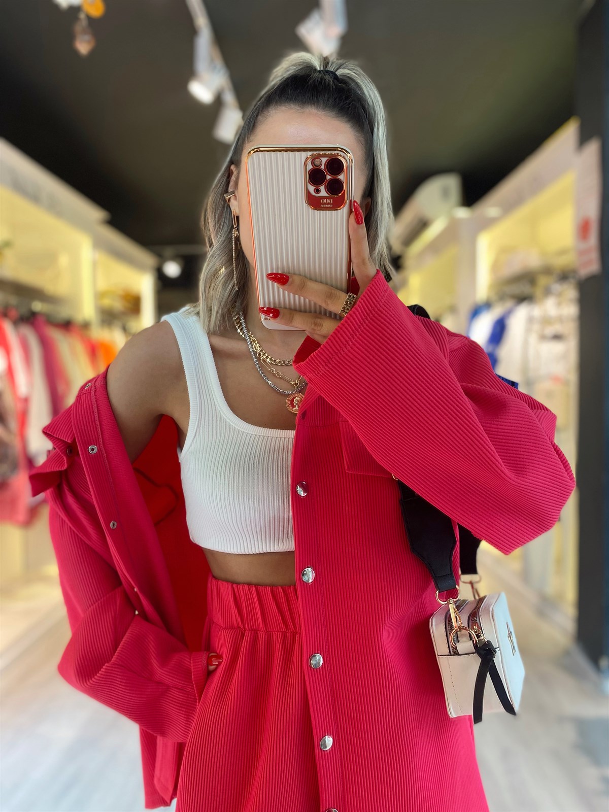 Beyaz Kare Yaka Triko Crop 