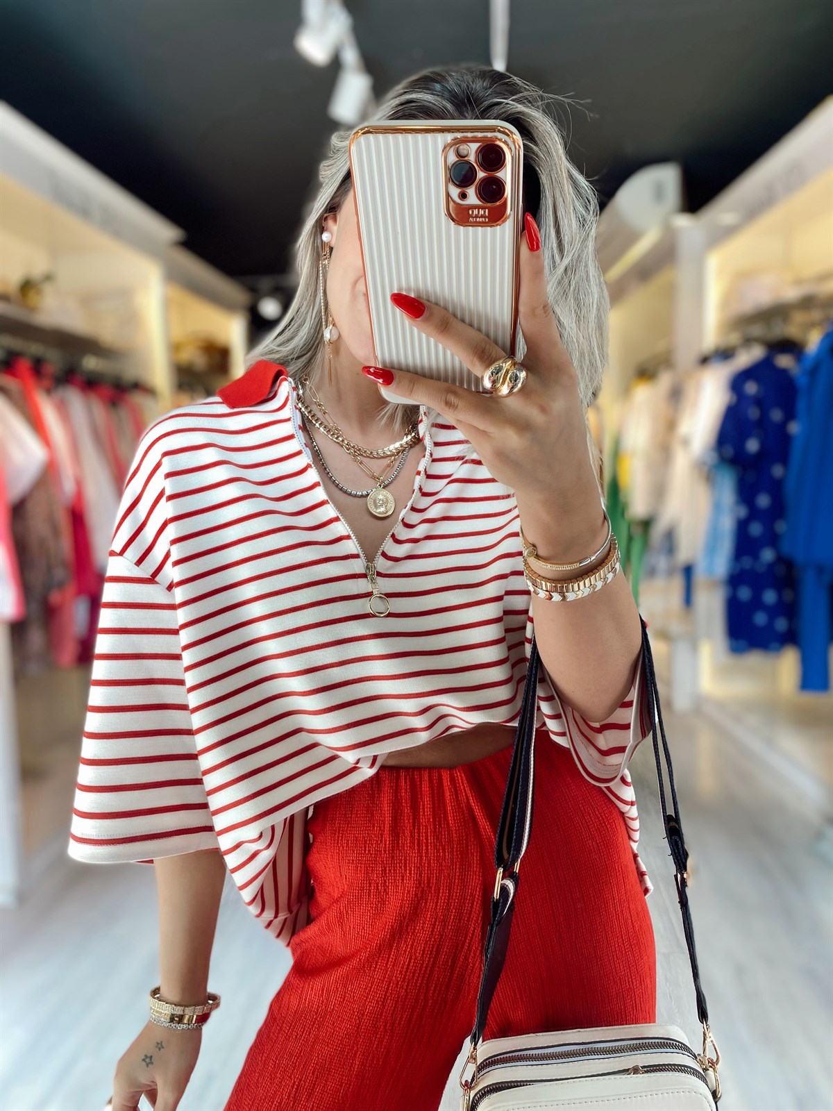 Beyaz Kırmızı Fermuarlı Önü Kısa Arkası Uzun Tshirt 