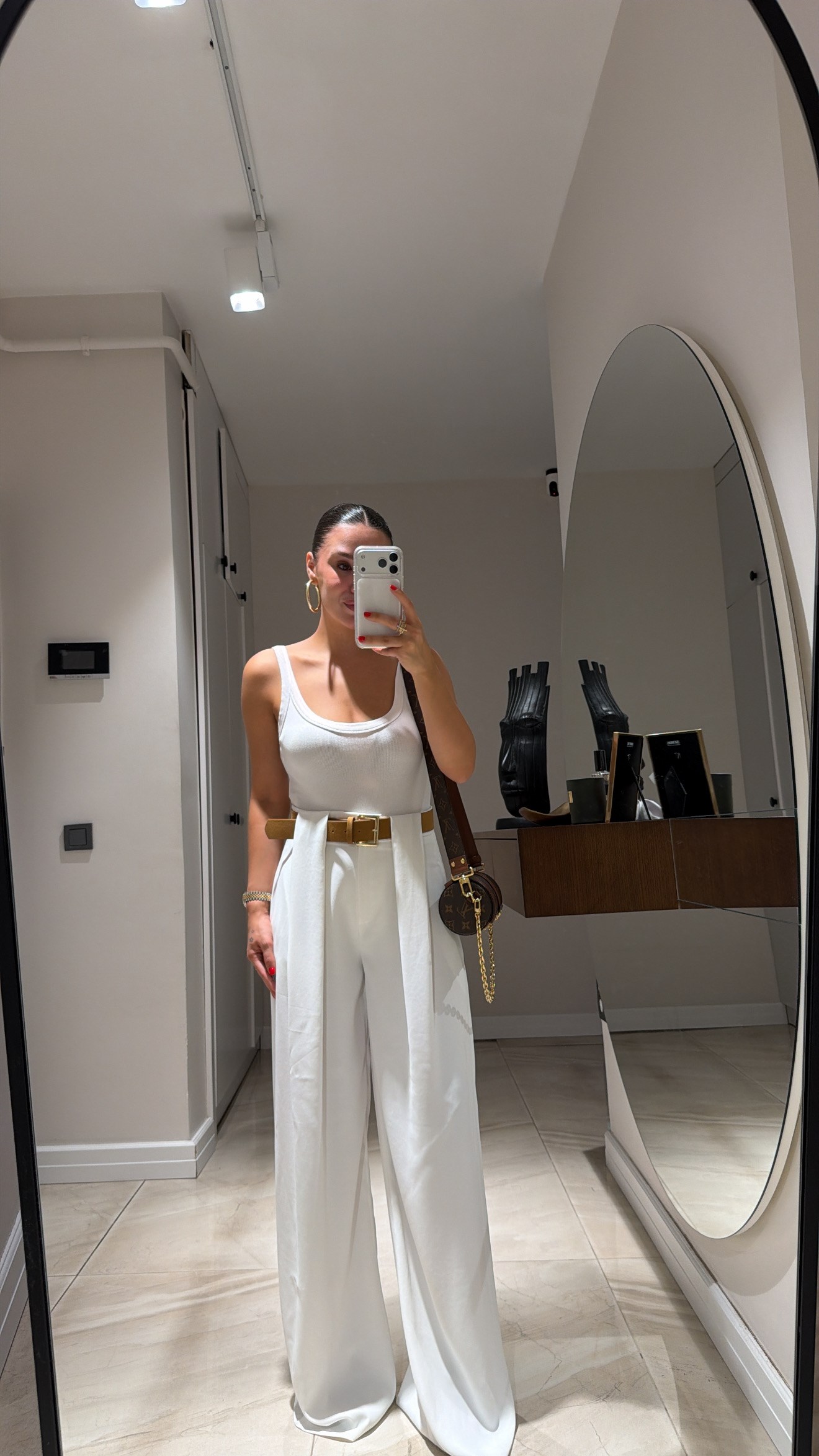Beyaz Köprü Detaylı Kemerli Pantolon