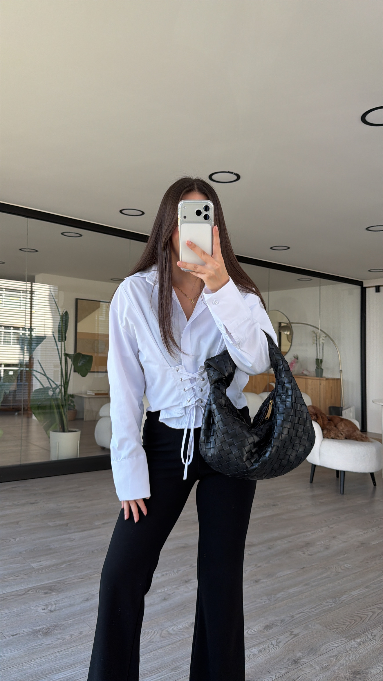 Beyaz Korse Detaylı Crop Gömlek