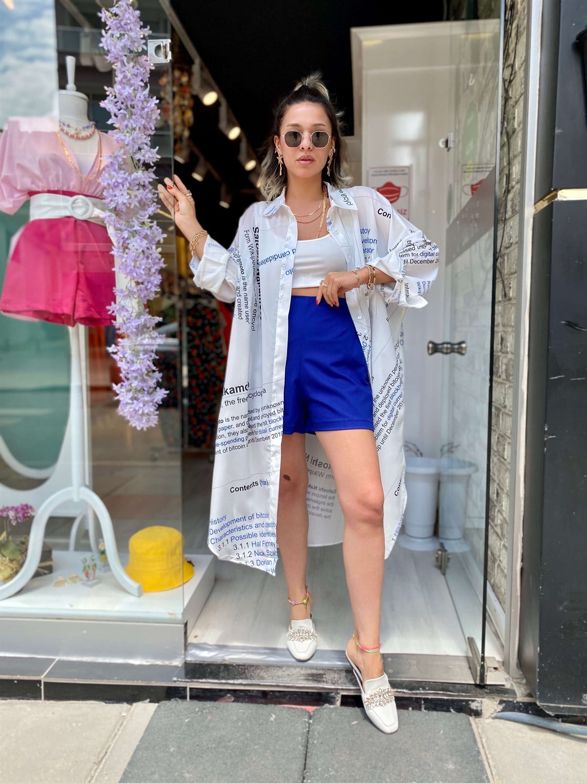 Beyaz Mavi Yazılı Oversize Gömlek