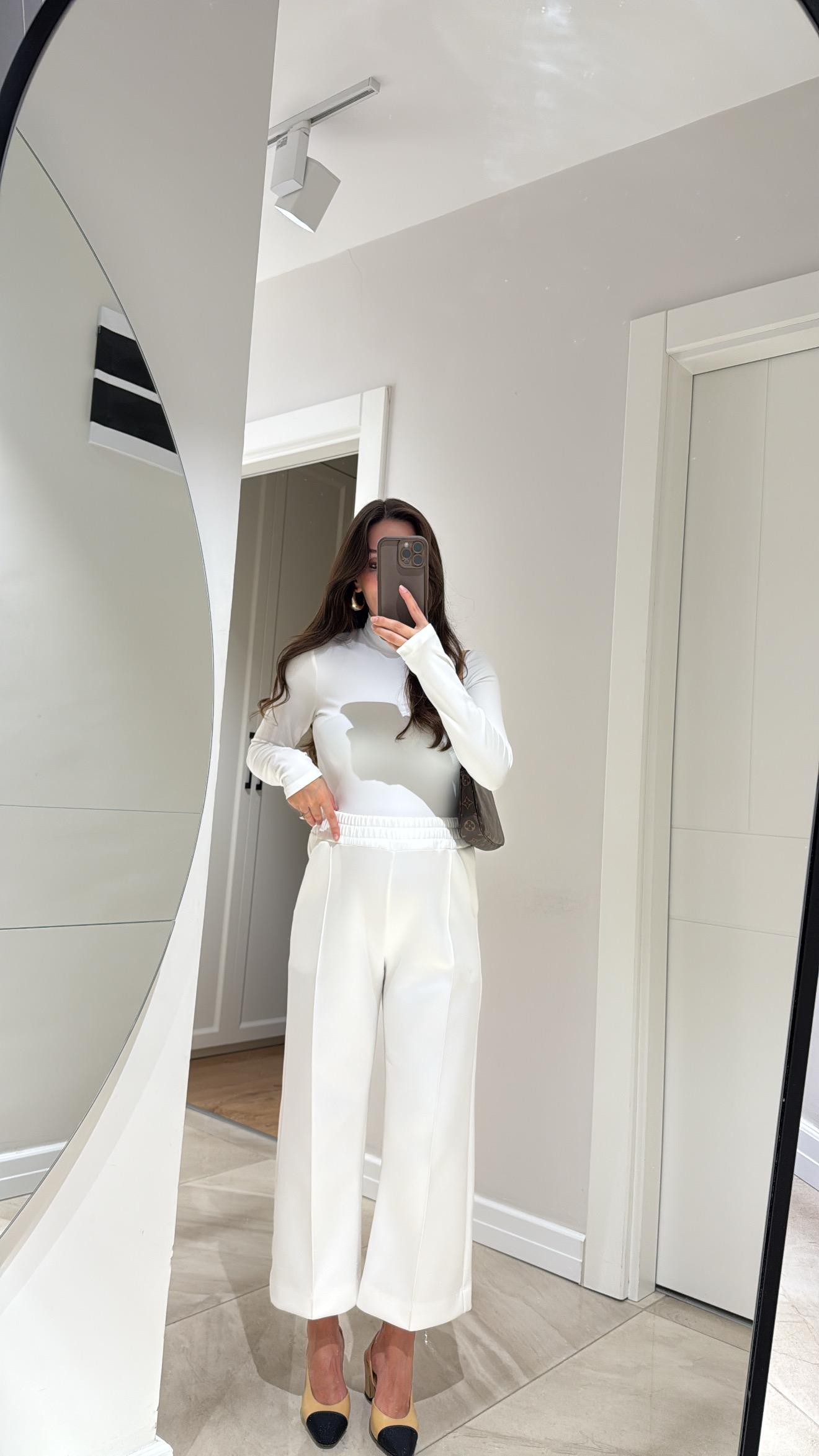 Beyaz Ön Dikiş Detaylı Bilek Boy Pantolon