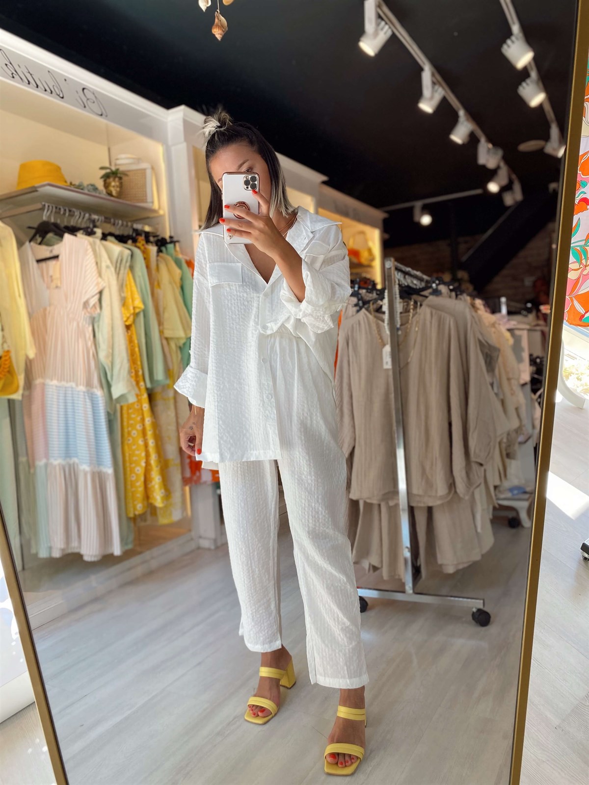 Beyaz Pötikare Takım