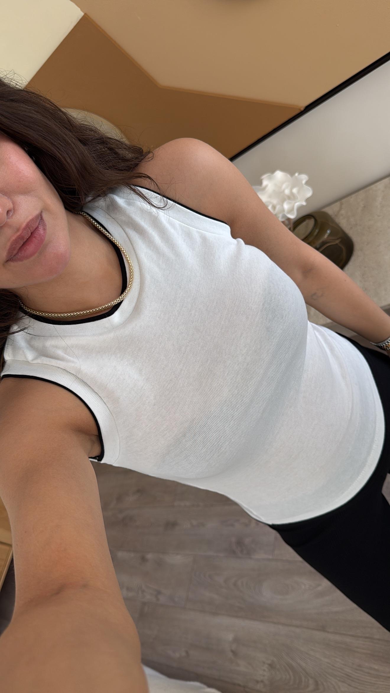 Beyaz Siyah Çift Görünümlü Kolsuz Bluz