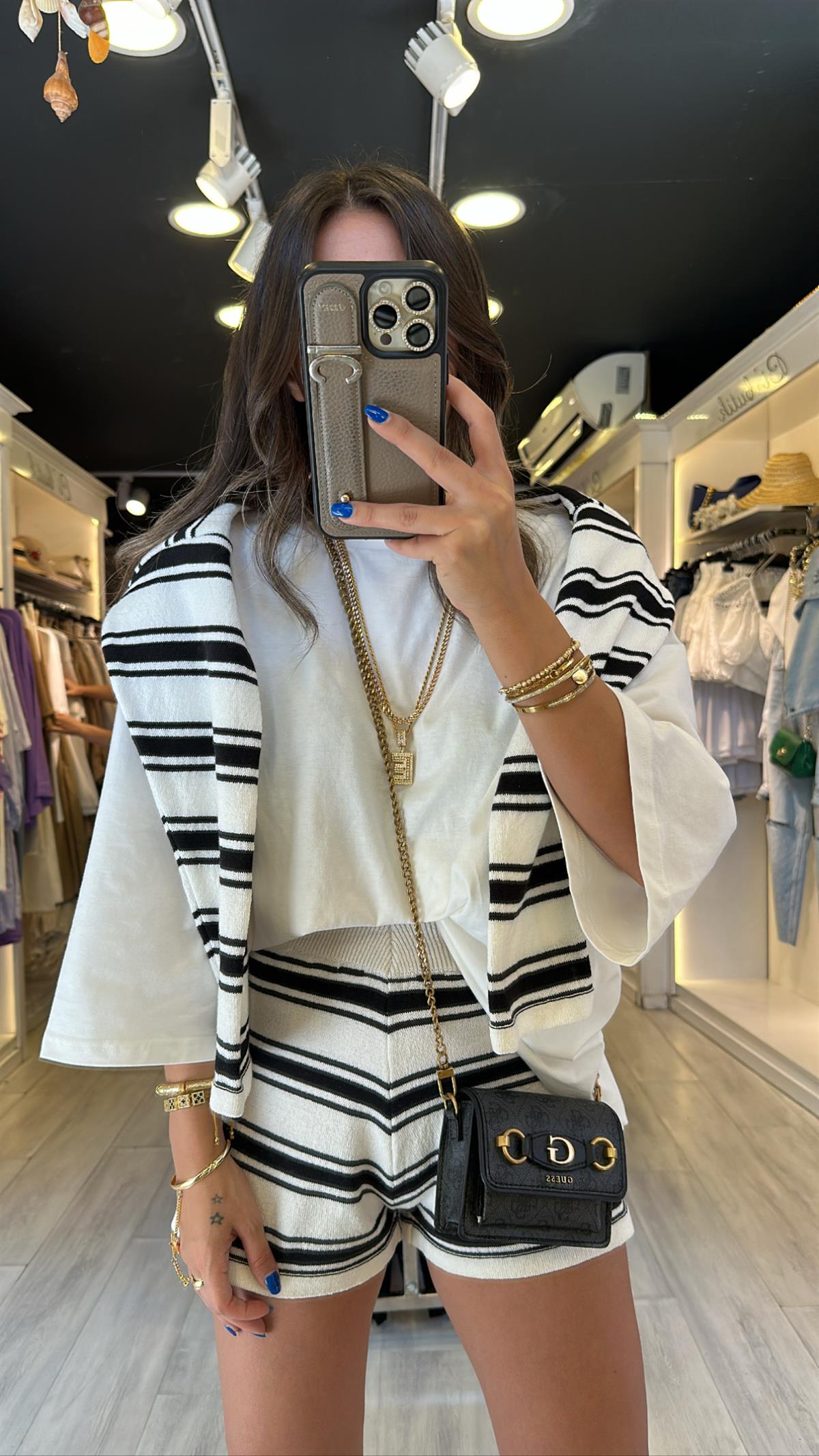 Beyaz Siyah Çizgili Şortlu Triko Takım 