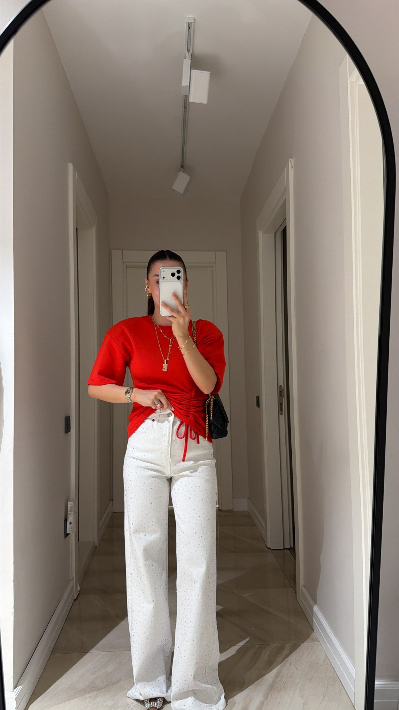 Beyaz Taş Detaylı Bol Paça Marka Model Jean