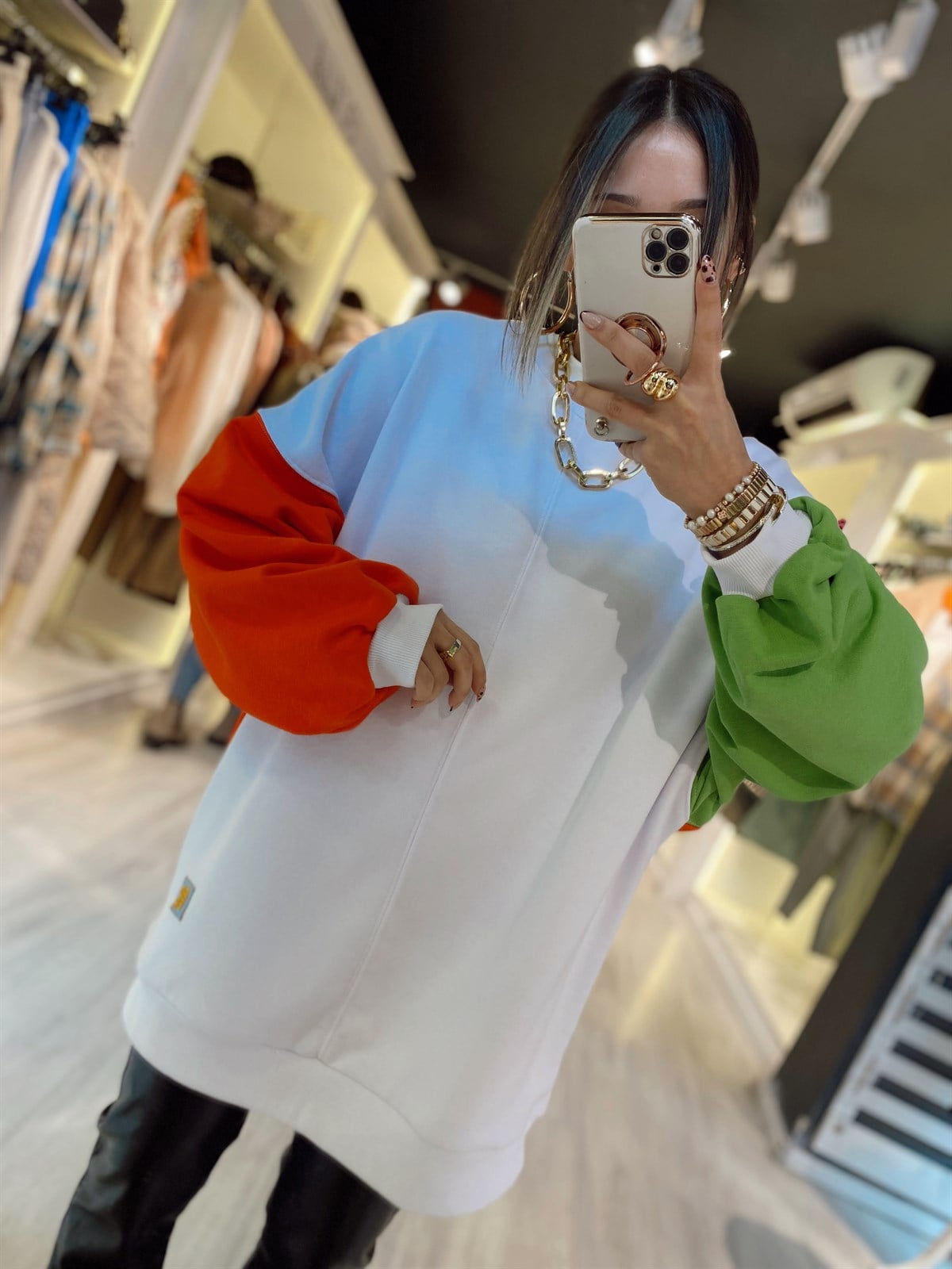 Beyaz Turuncu Renk Bloklu Ön Dikiş Detaylı Oversize Sweat 