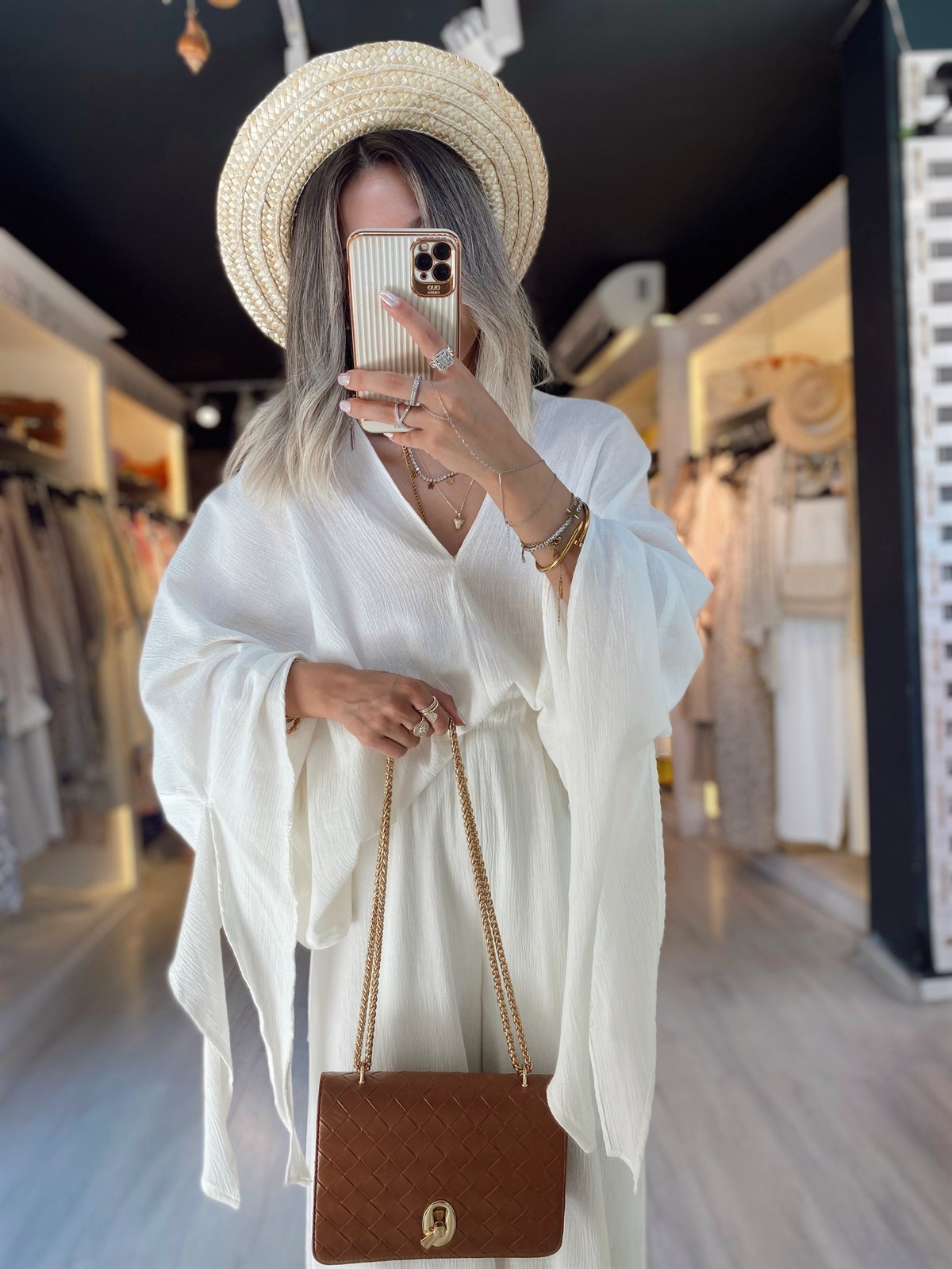 Beyaz V Yaka Kolyeli Bluz Takım 