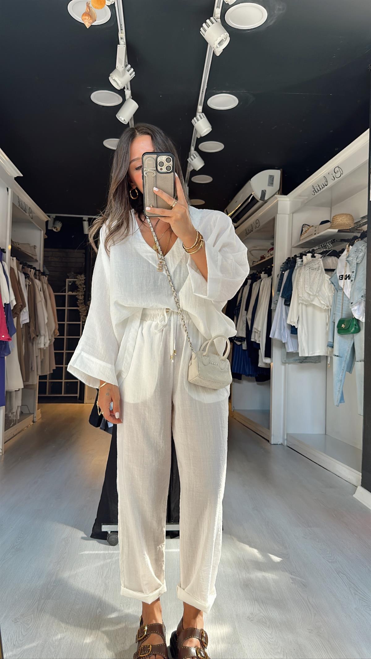 Beyaz V Yaka Kolyeli Takım