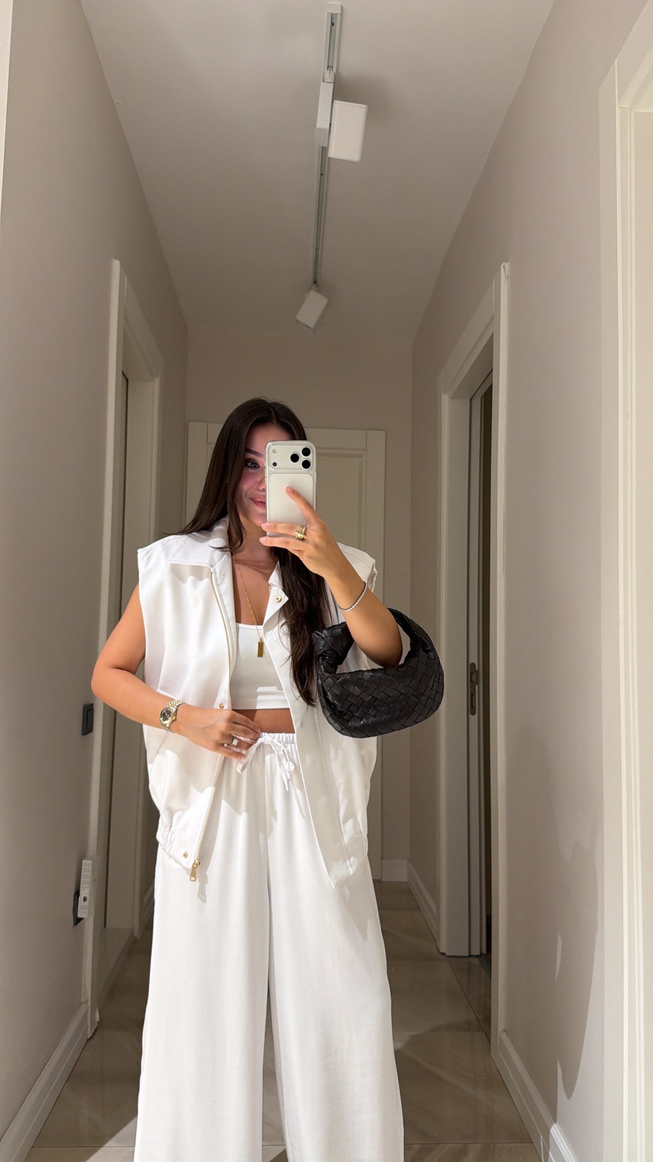 Beyaz Vatkalı Bel Lastik Detaylı Yelek