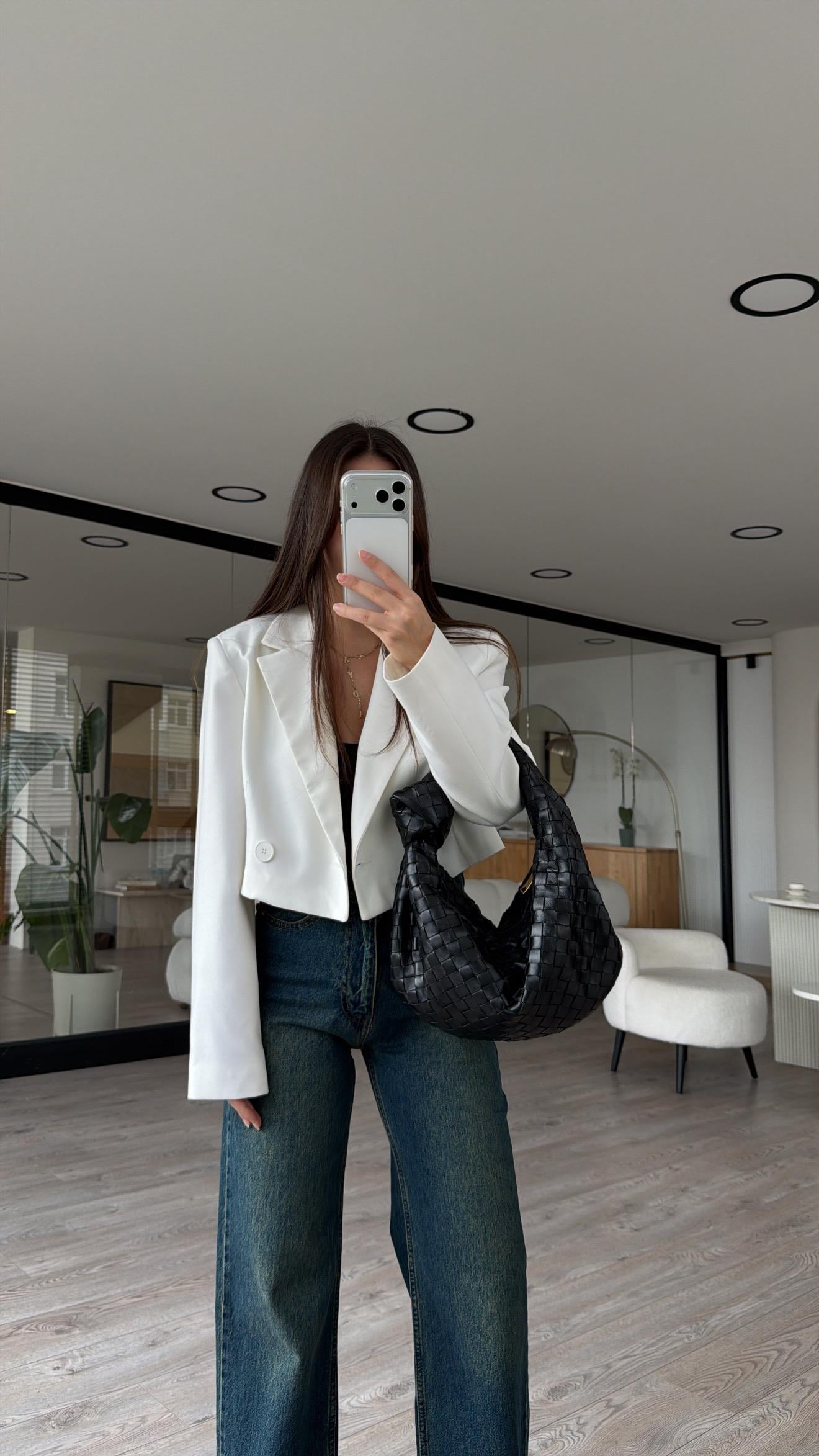 Beyaz Vatkalı Crop Ceket