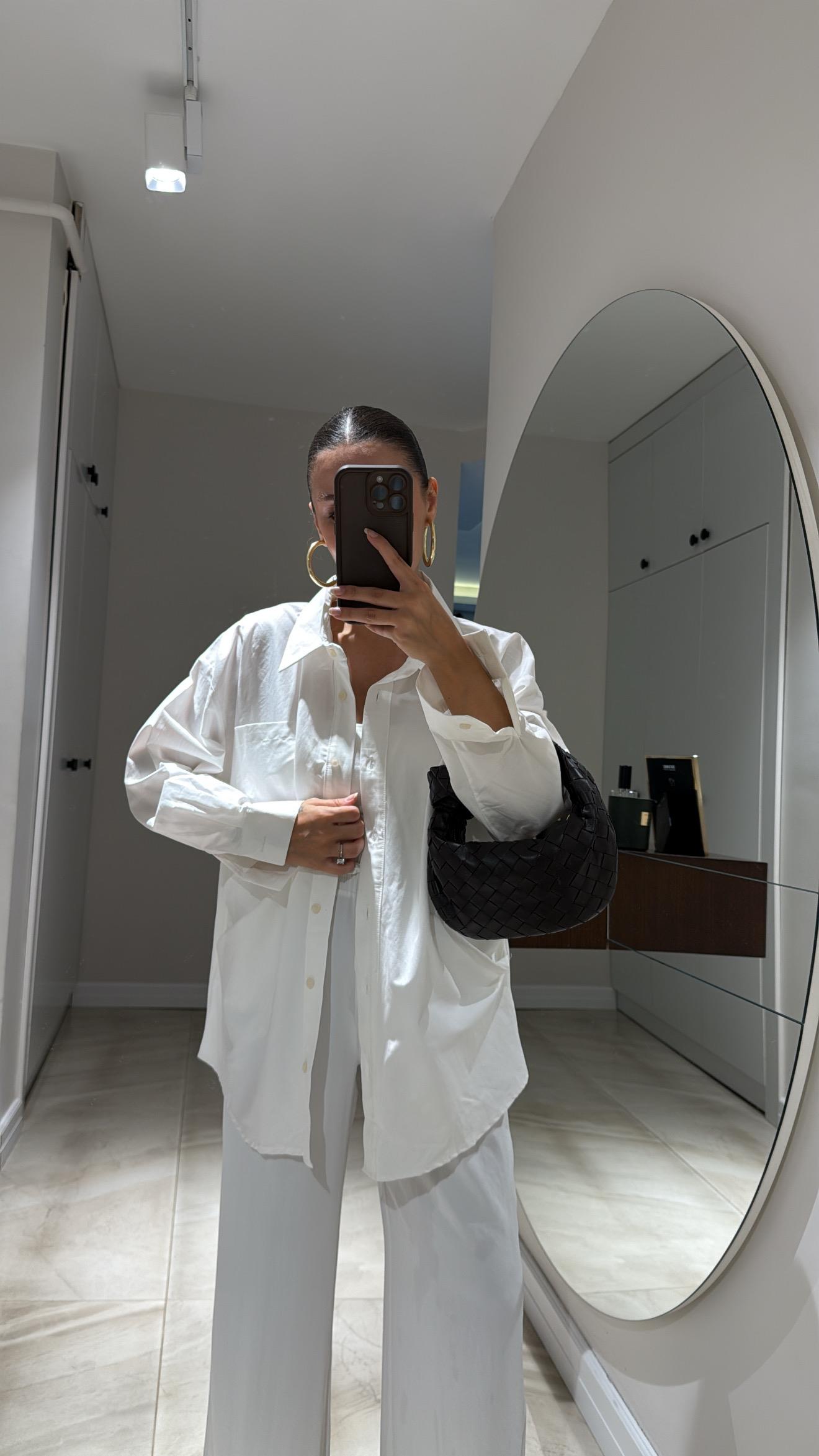Beyaz Yan Pileli Cepli Gömlek 
