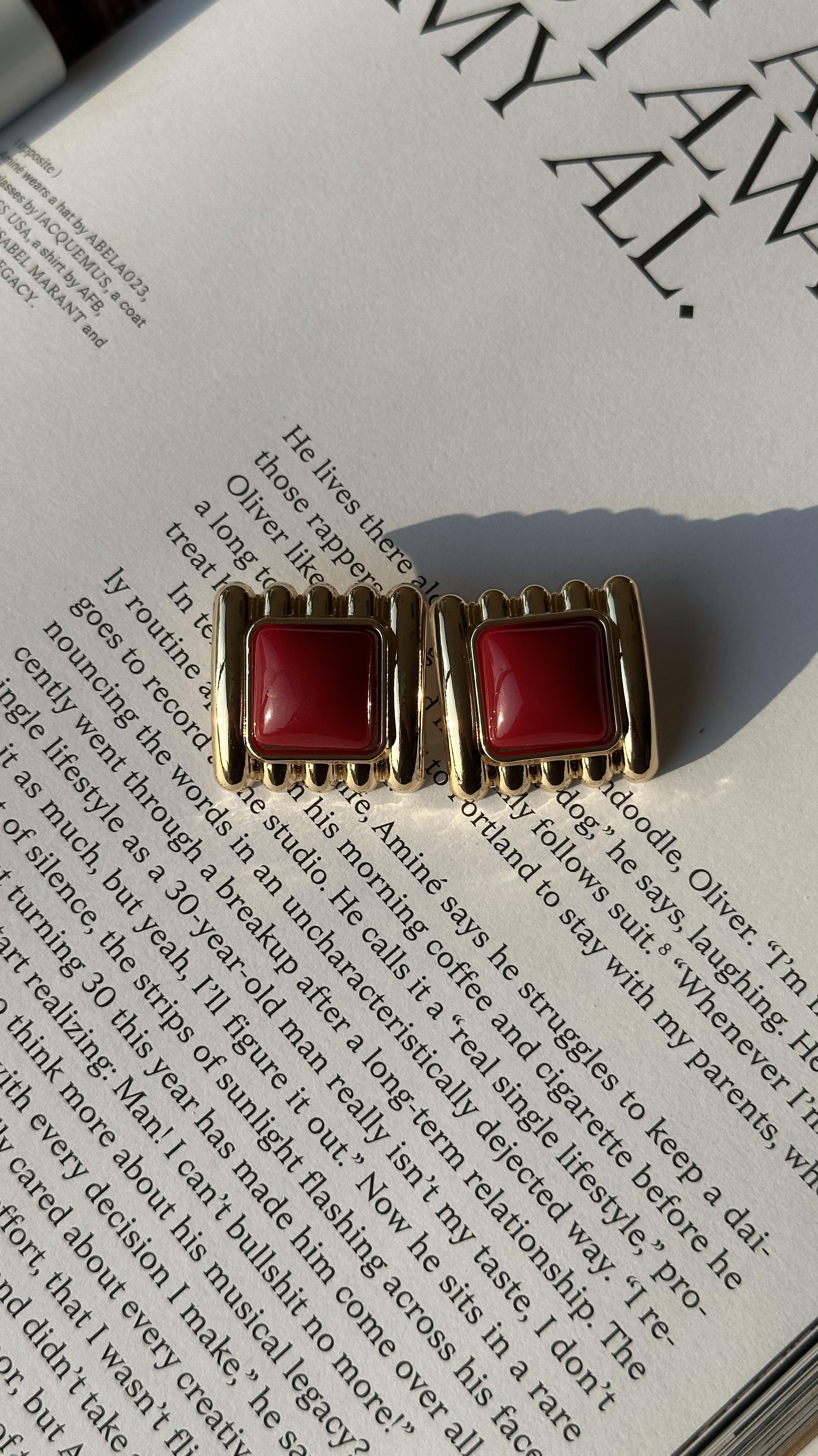 Bordo Gold Detaylı Kare Küpe