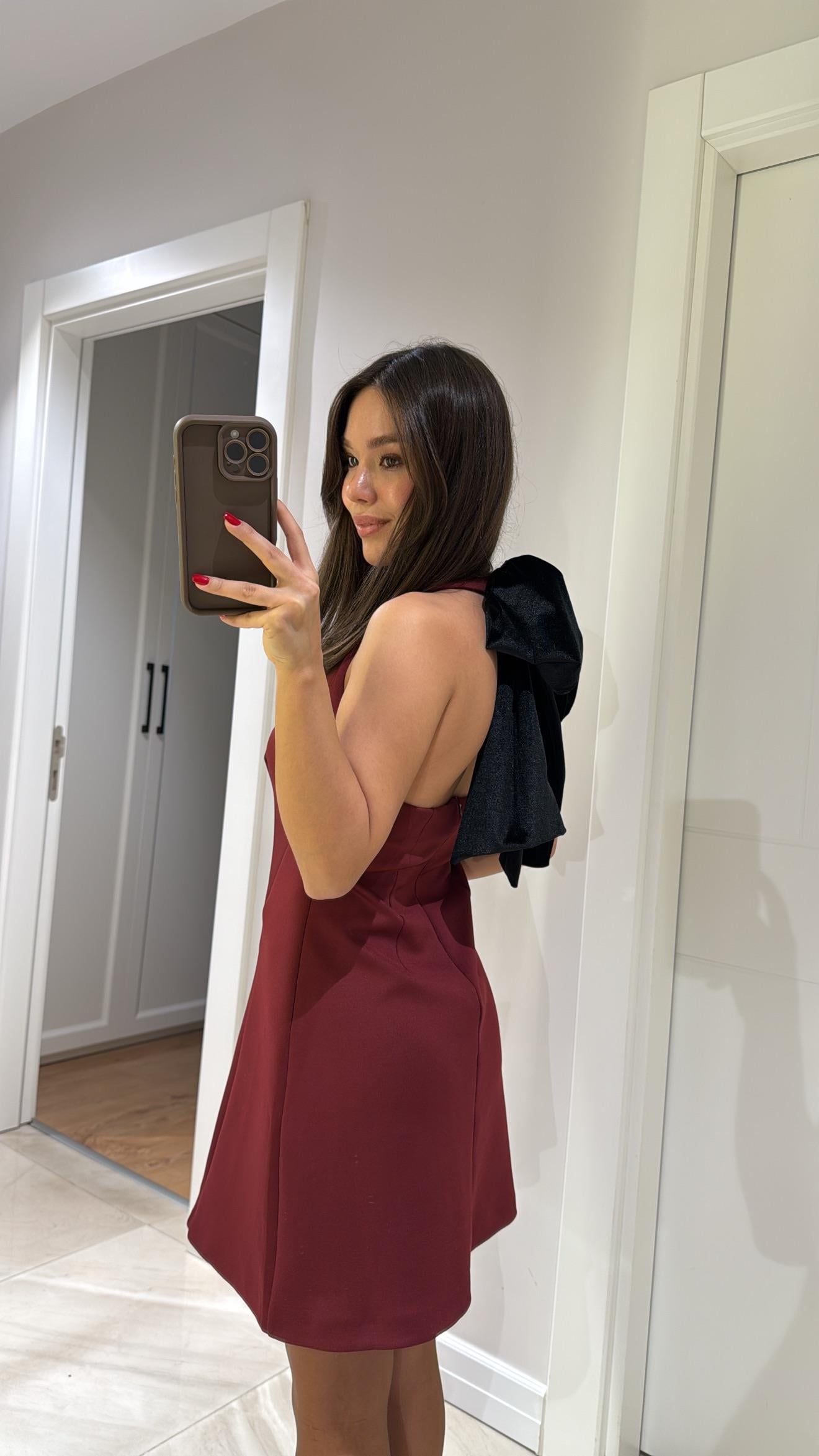Bordo V Yaka Fiyonk Detaylı Elbise