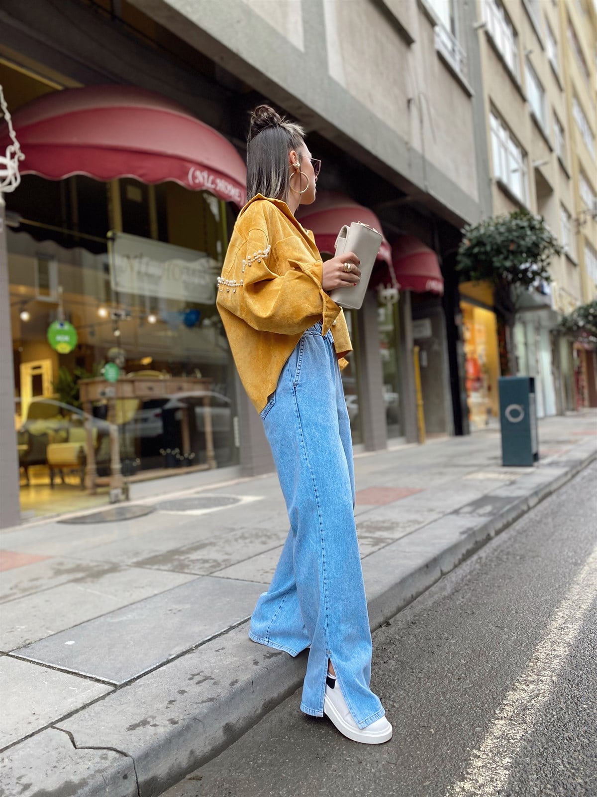 Buz Mavisi Beli Lastikli Yırtmaçlı Jean 