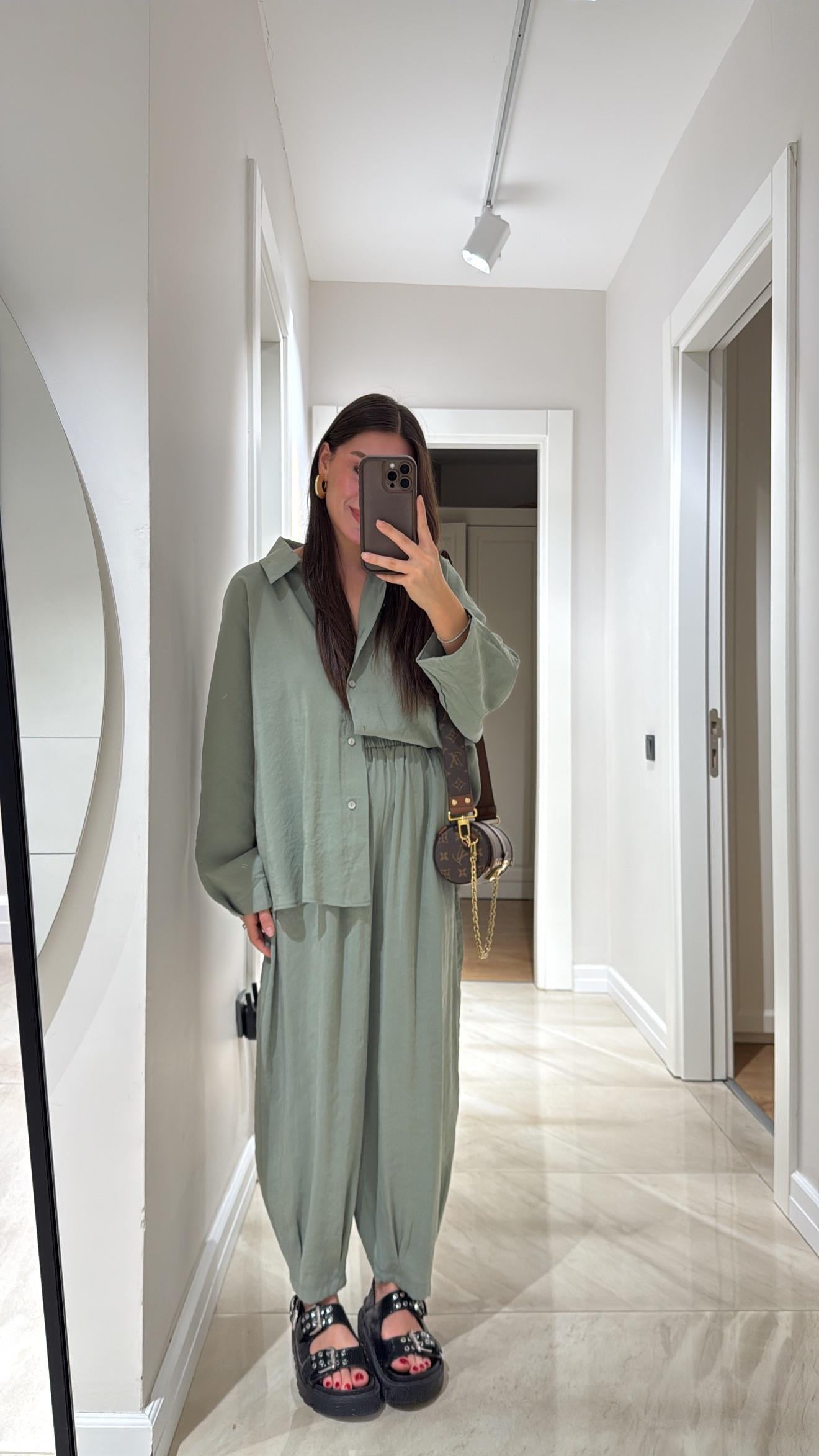 Çağla Yeşili Ön Düğmeli Tensel Şalvar Takım 