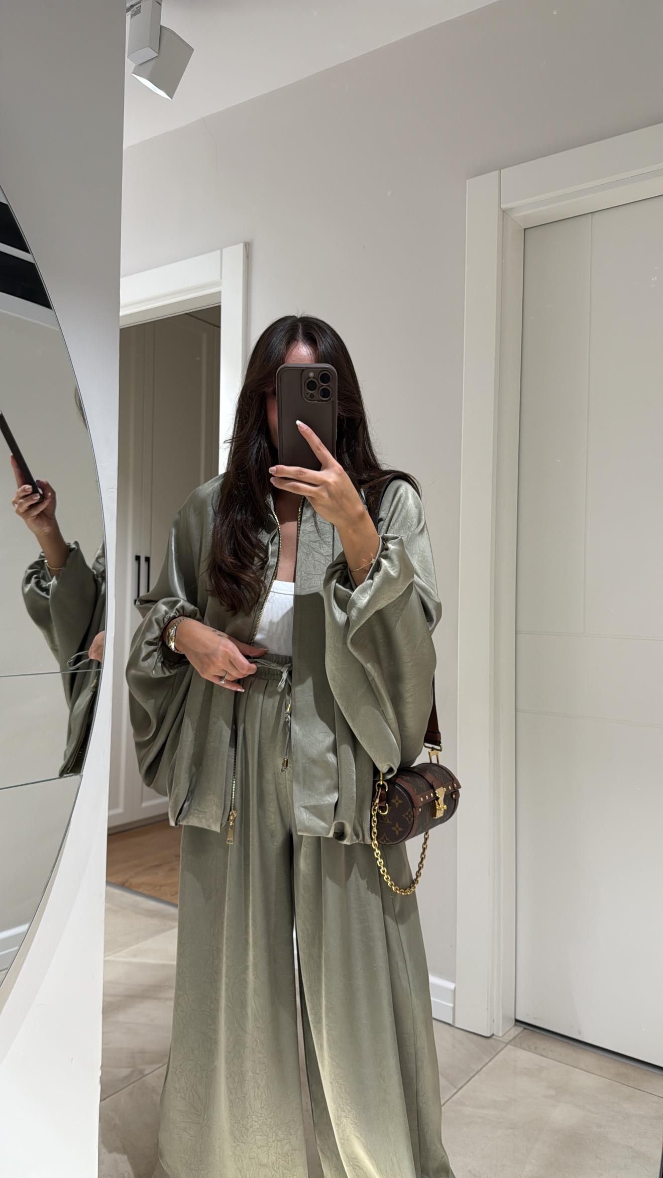 Çağla Yeşili Ön Fermuarlı Bomber Saten Ceket