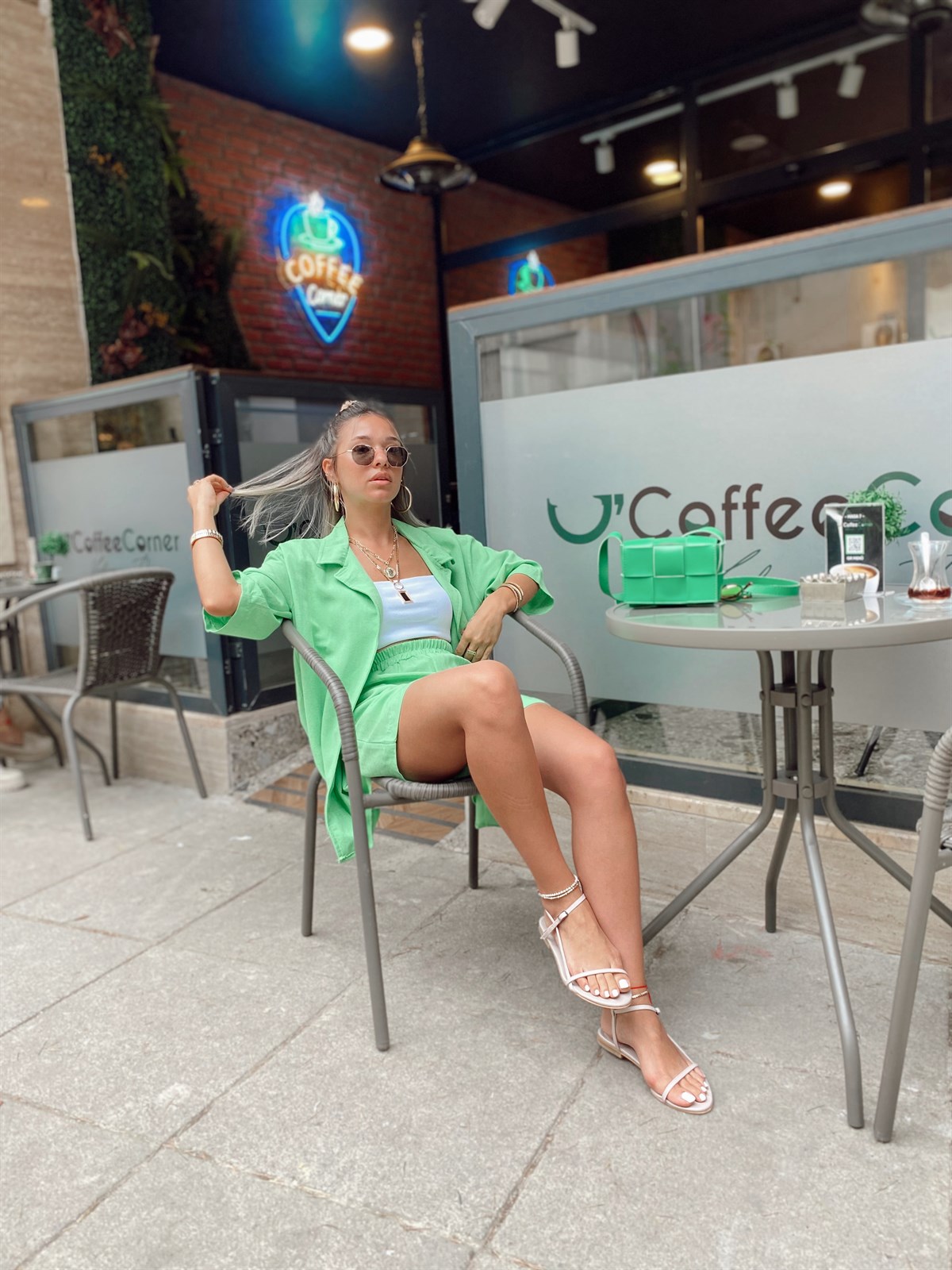 Çimen Yeşili Düğmeli Şortlu Keten Takım 