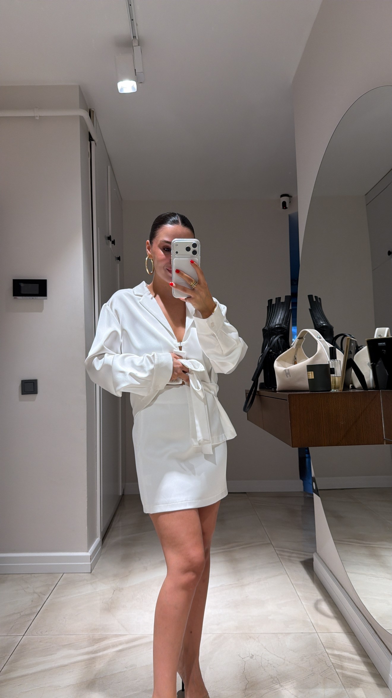Ekru Arka Fermuarlı Saten Mini Etek