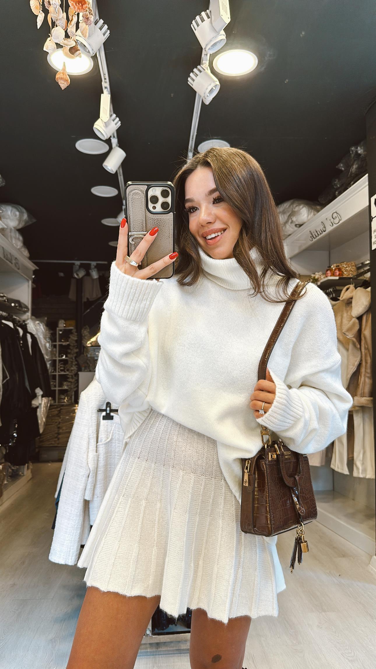 Ekru Balıkçı Yaka Pileli Etekli Triko Takım