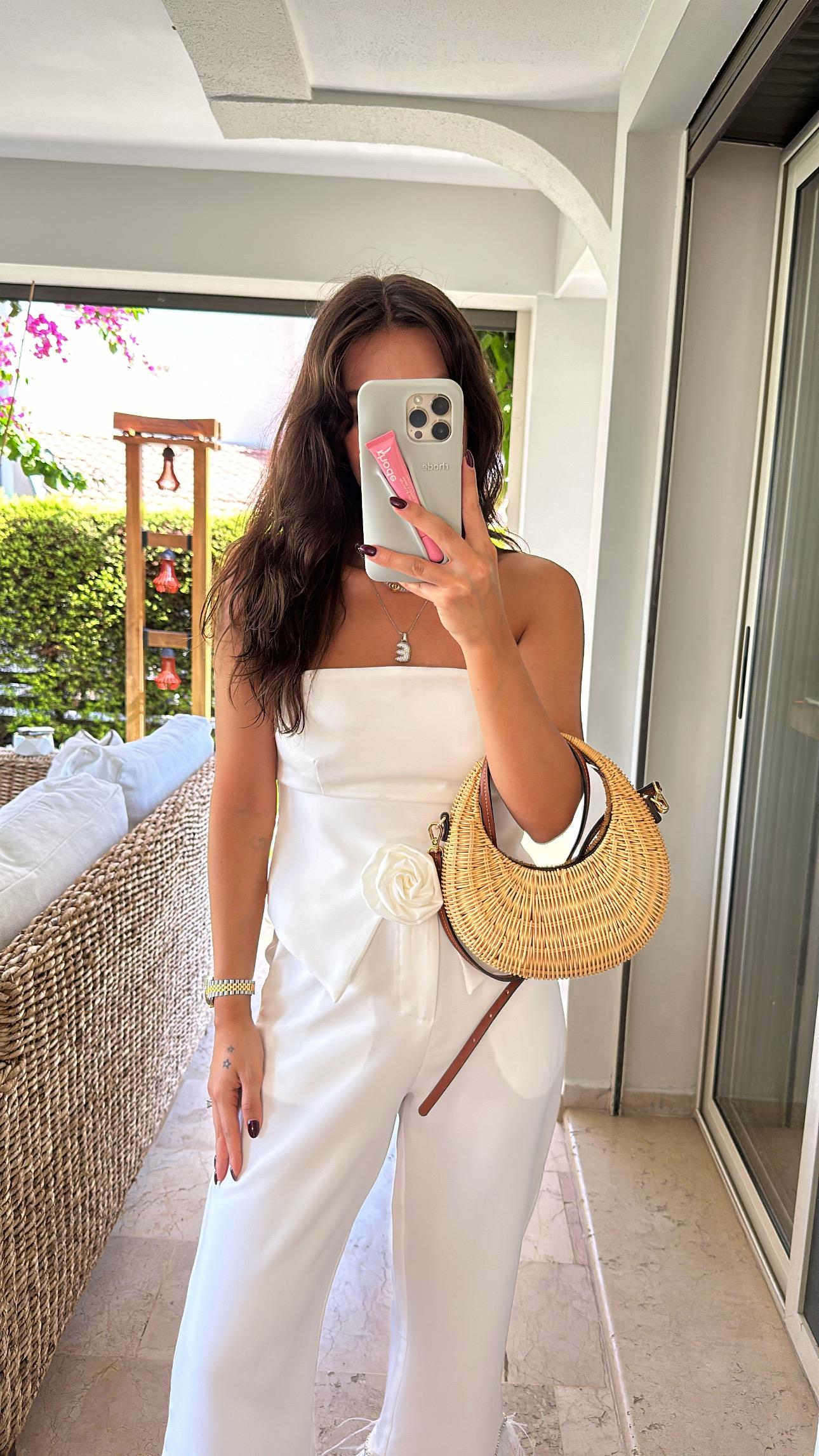 Ekru Broş Detaylı Straplez Bluz